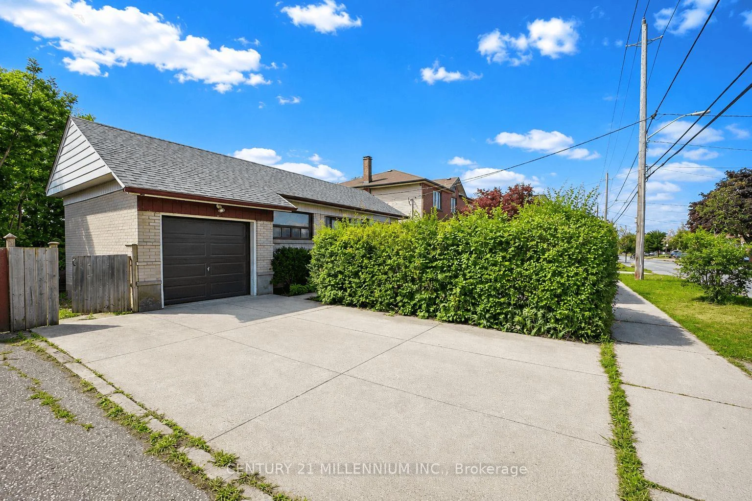 Photo 3 of 169 Ranee Avenue, Toronto, Englemount-Lawrence — HOMEH