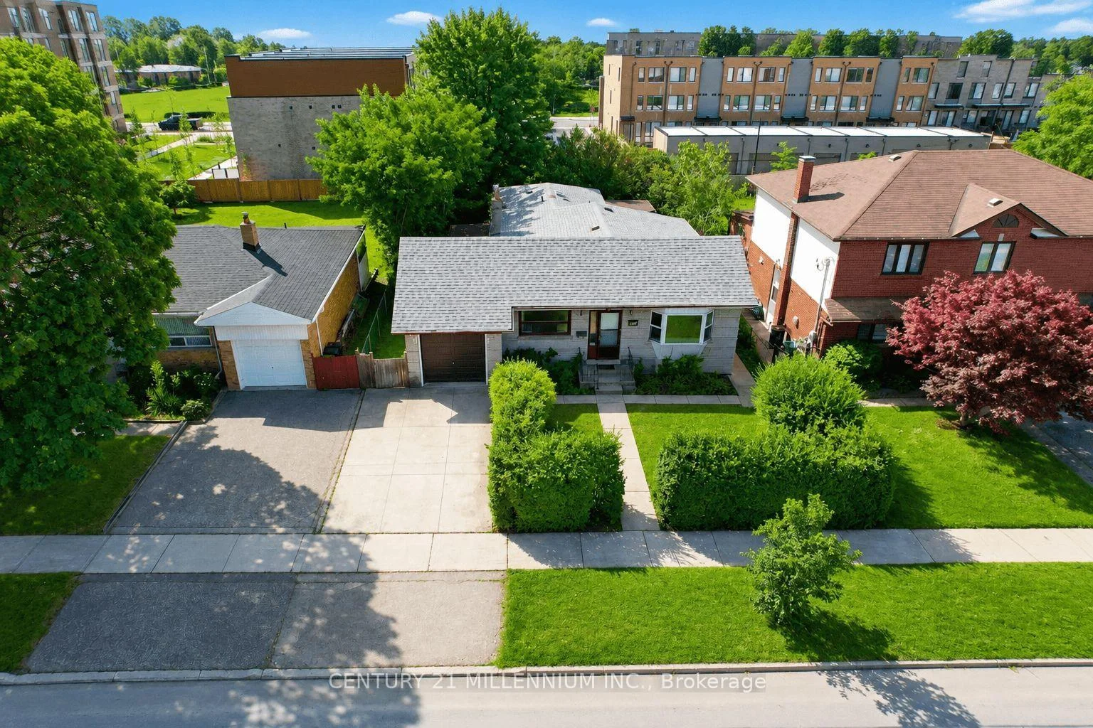Photo 27 of 169 Ranee Avenue, Toronto, Englemount-Lawrence — HOMEH