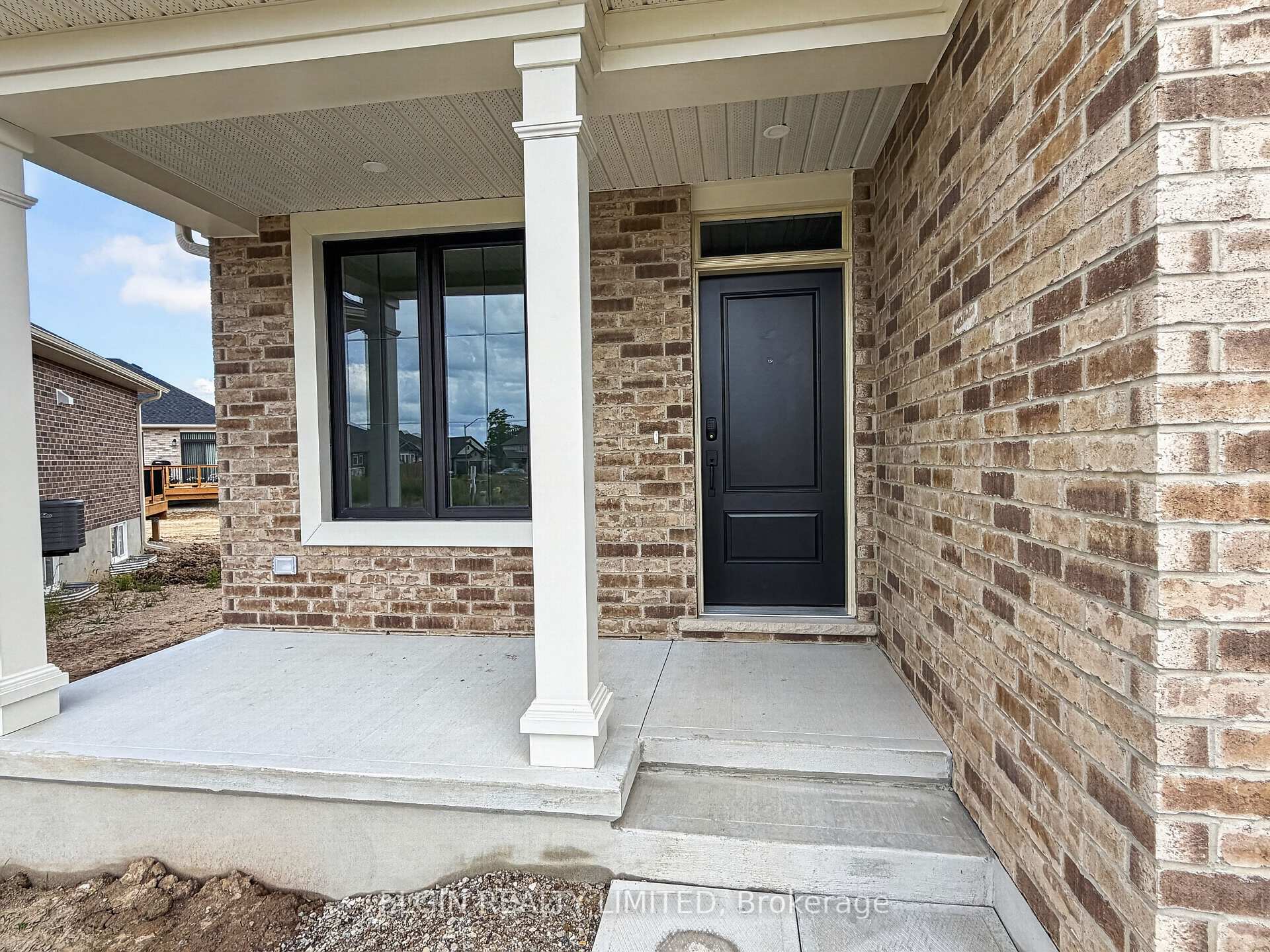 Photo 2 of 6 Thomas Court, Central Elgin, Rural Central Elgin — HOMEH