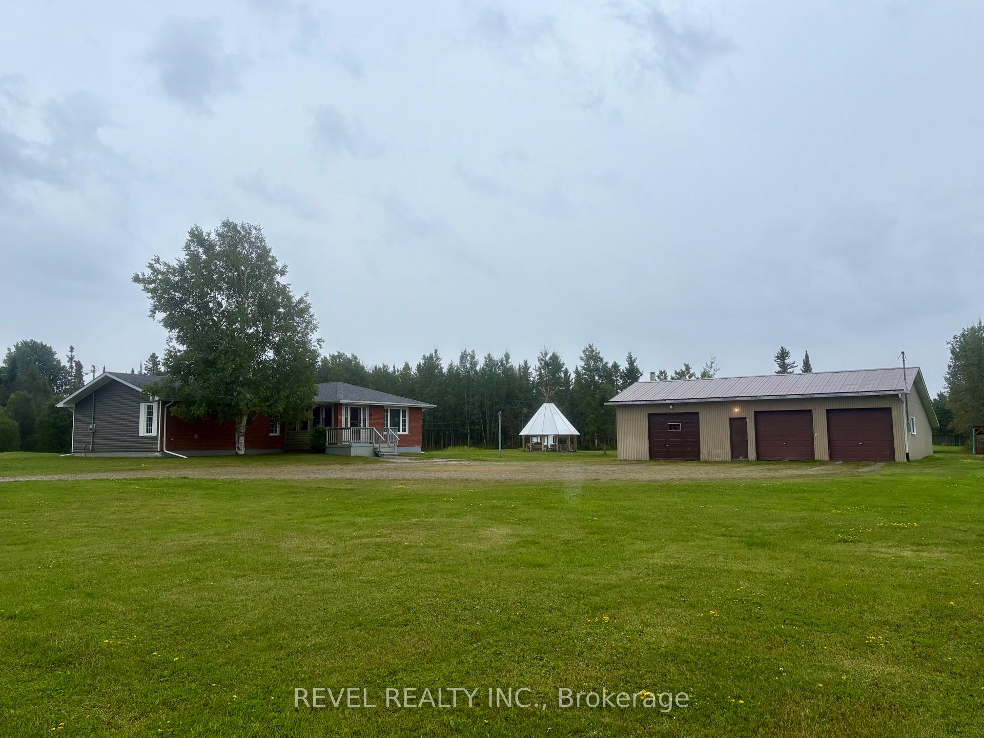 Photo 2 of 226 Hanna Road, Cochrane — HOMEH