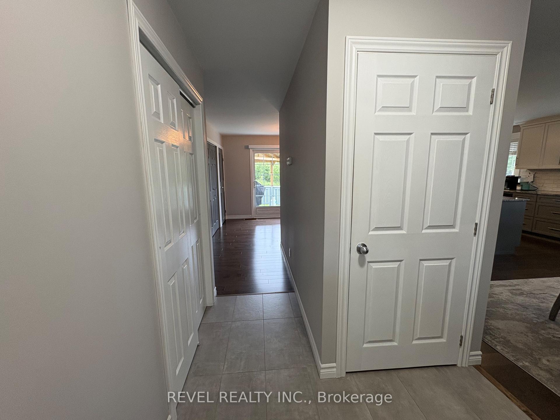 Photo 4 of 226 Hanna Road, Cochrane — HOMEH