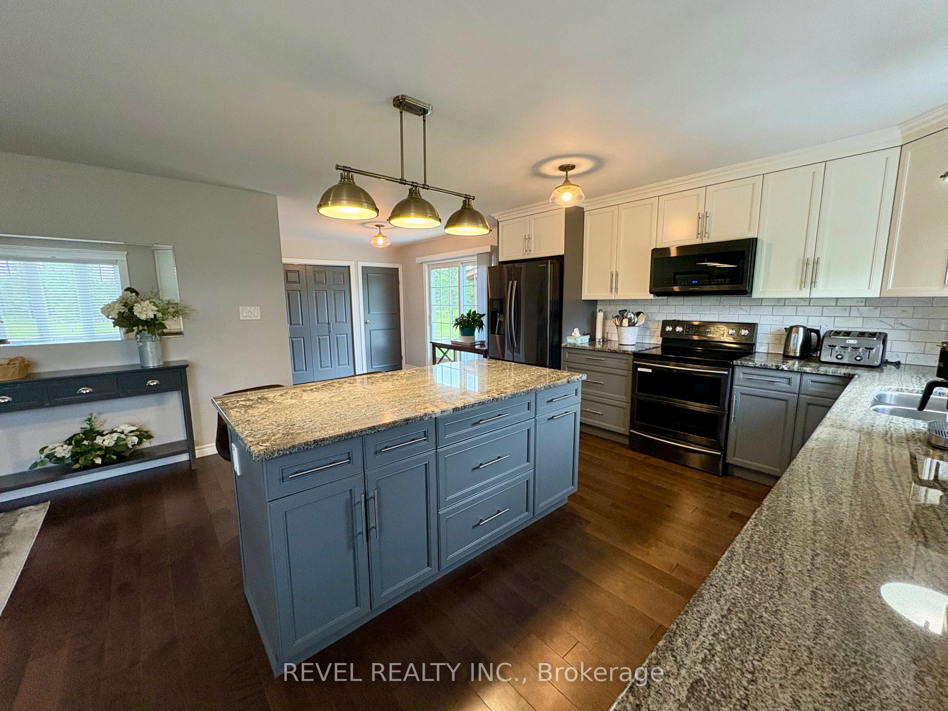 Photo 7 of 226 Hanna Road, Cochrane — HOMEH