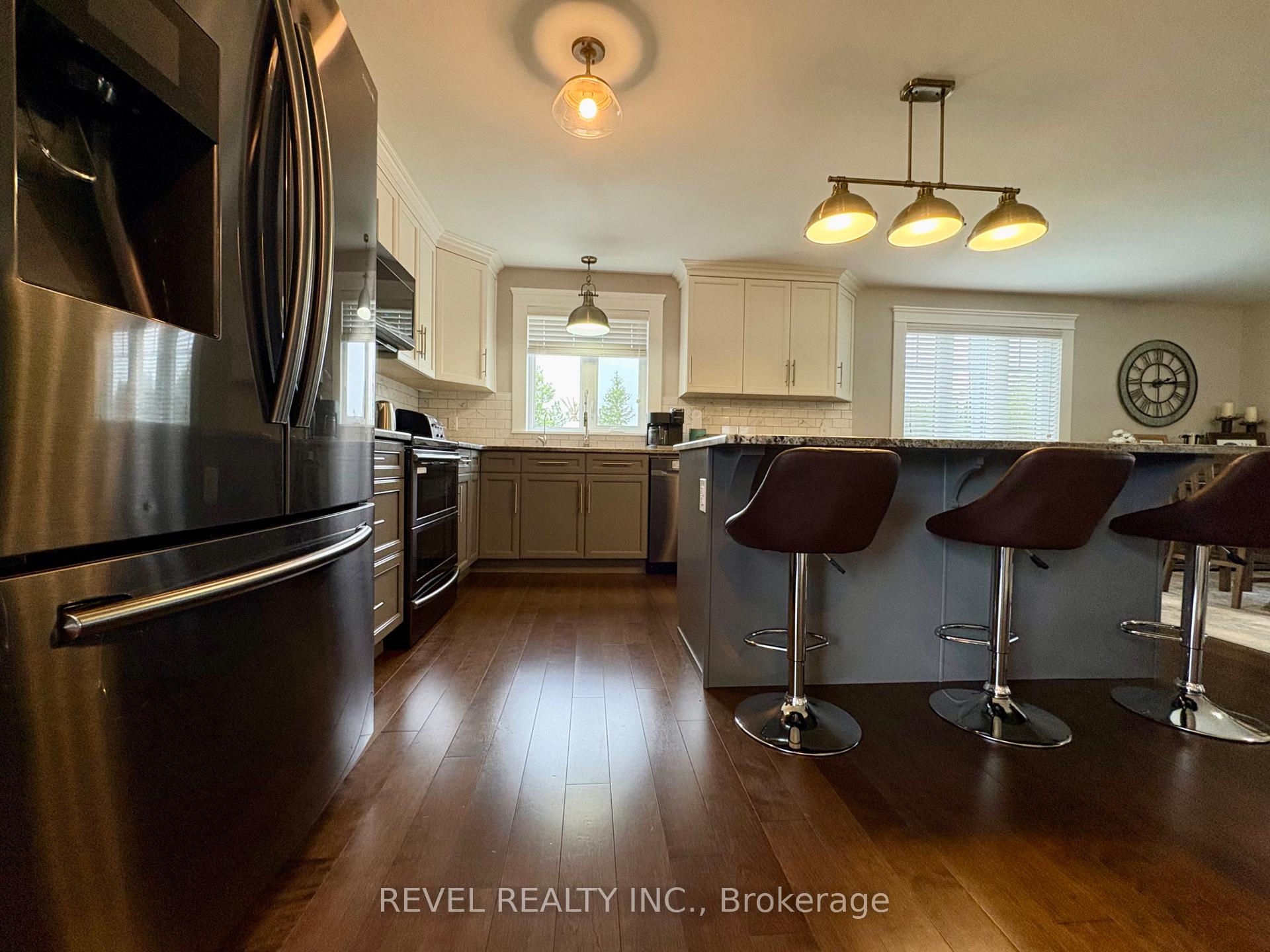 Photo 8 of 226 Hanna Road, Cochrane — HOMEH