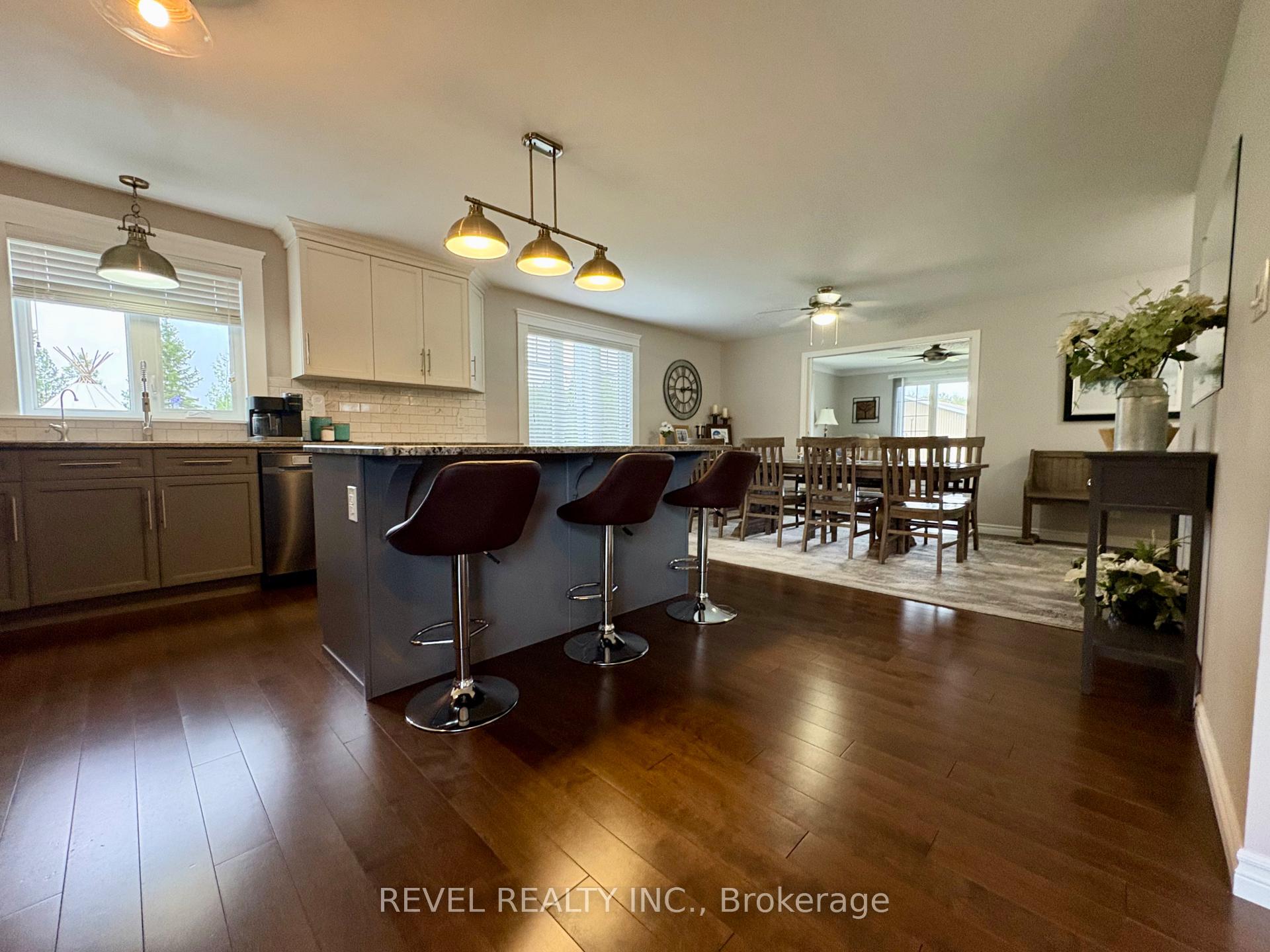 Photo 10 of 226 Hanna Road, Cochrane — HOMEH