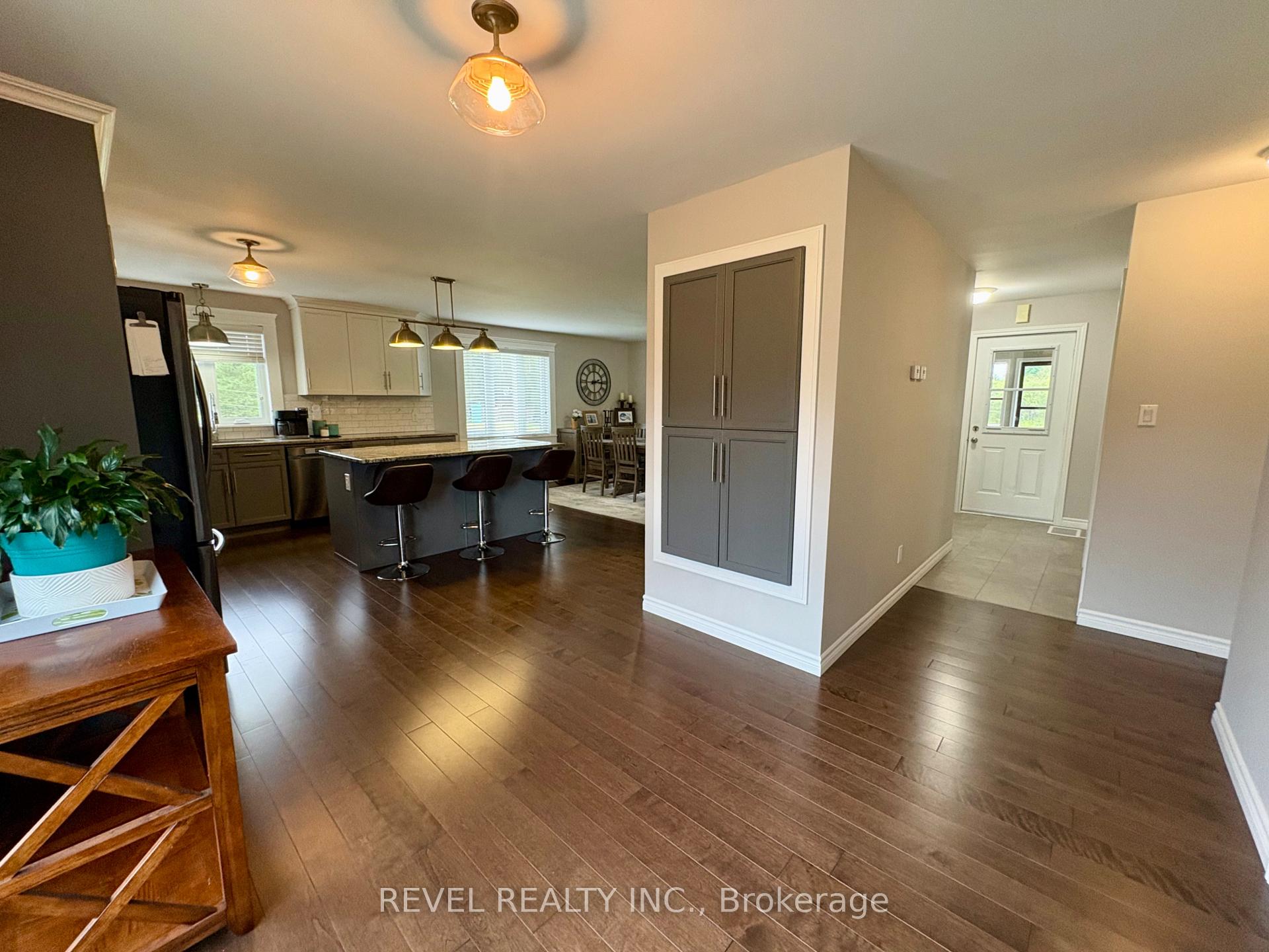 Photo 16 of 226 Hanna Road, Cochrane — HOMEH