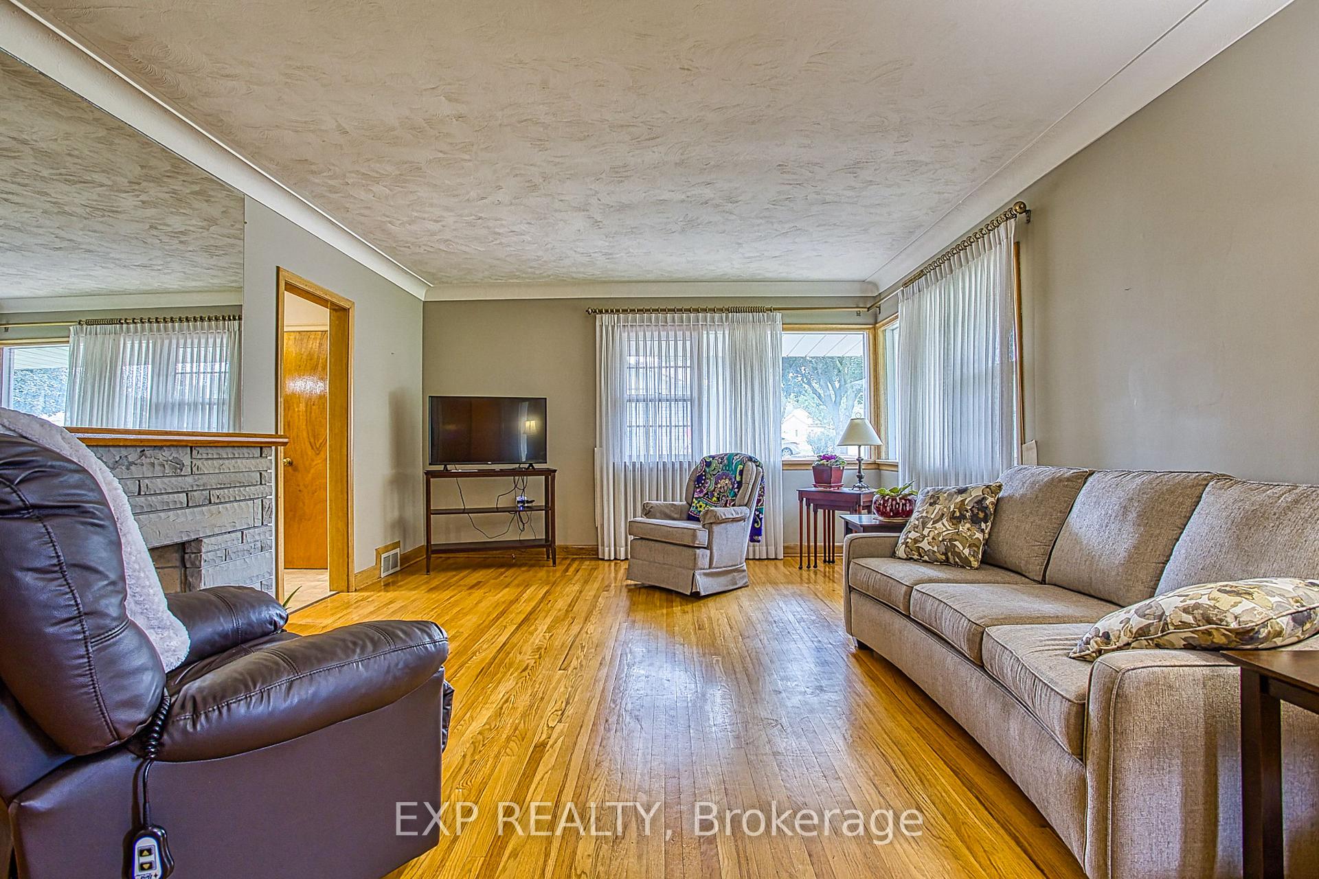 Photo 7 of 6 Cherrywood Avenue, Grimsby, Grimsby East — HOMEH