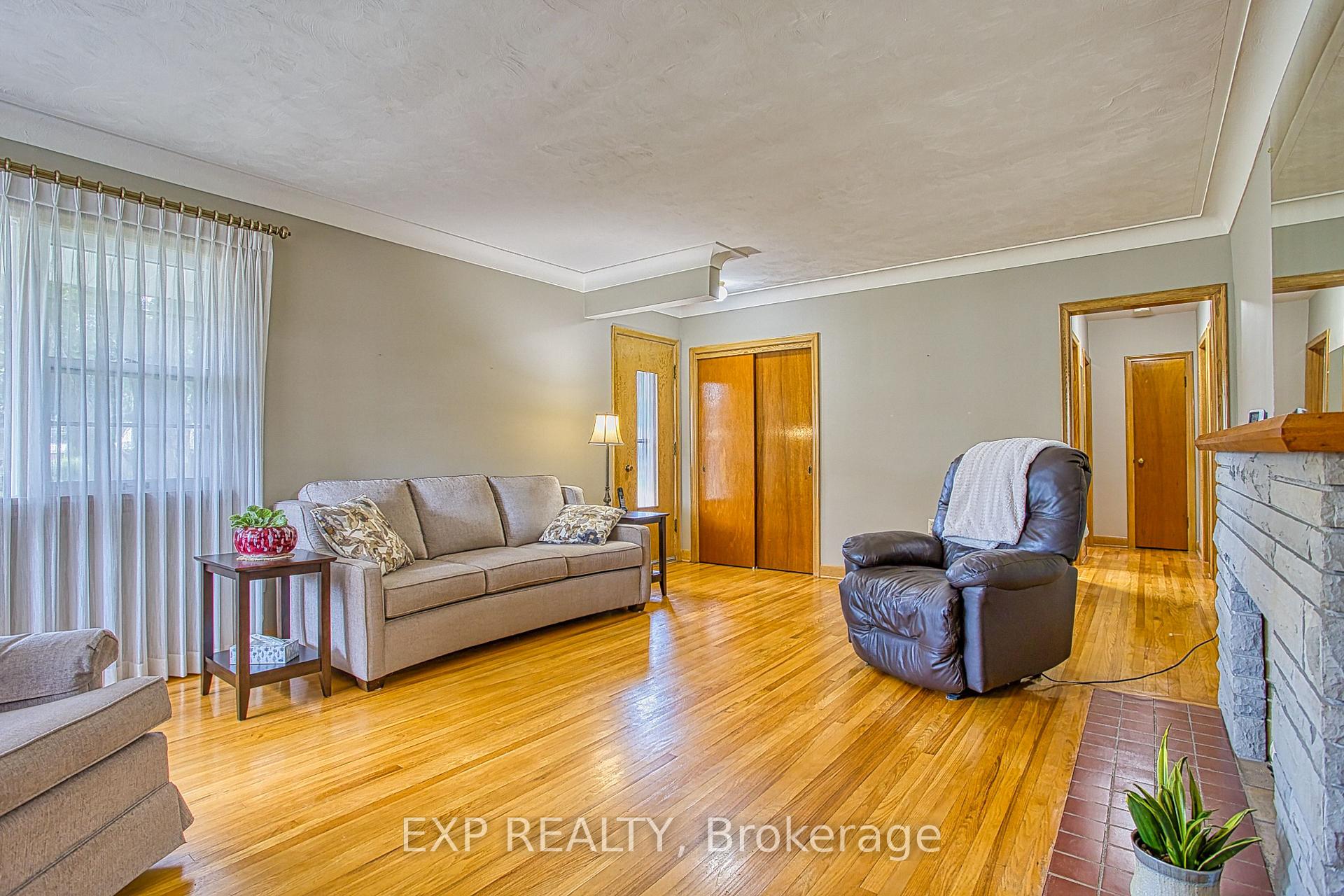 Photo 10 of 6 Cherrywood Avenue, Grimsby, Grimsby East — HOMEH