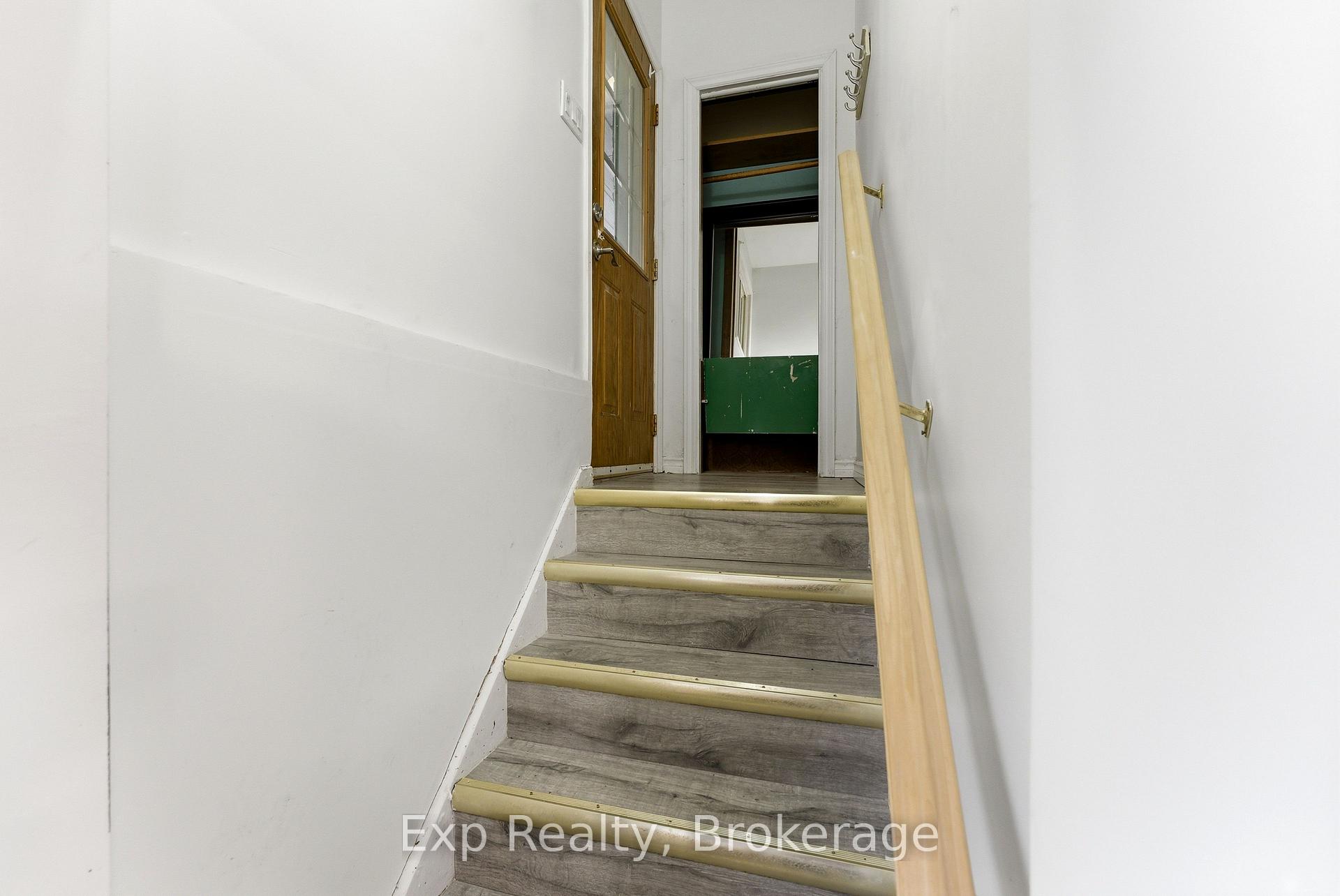 Photo 6 of Unit Lower Unit, 10 Plaza Square, Belleville, Belleville Ward — HOMEH