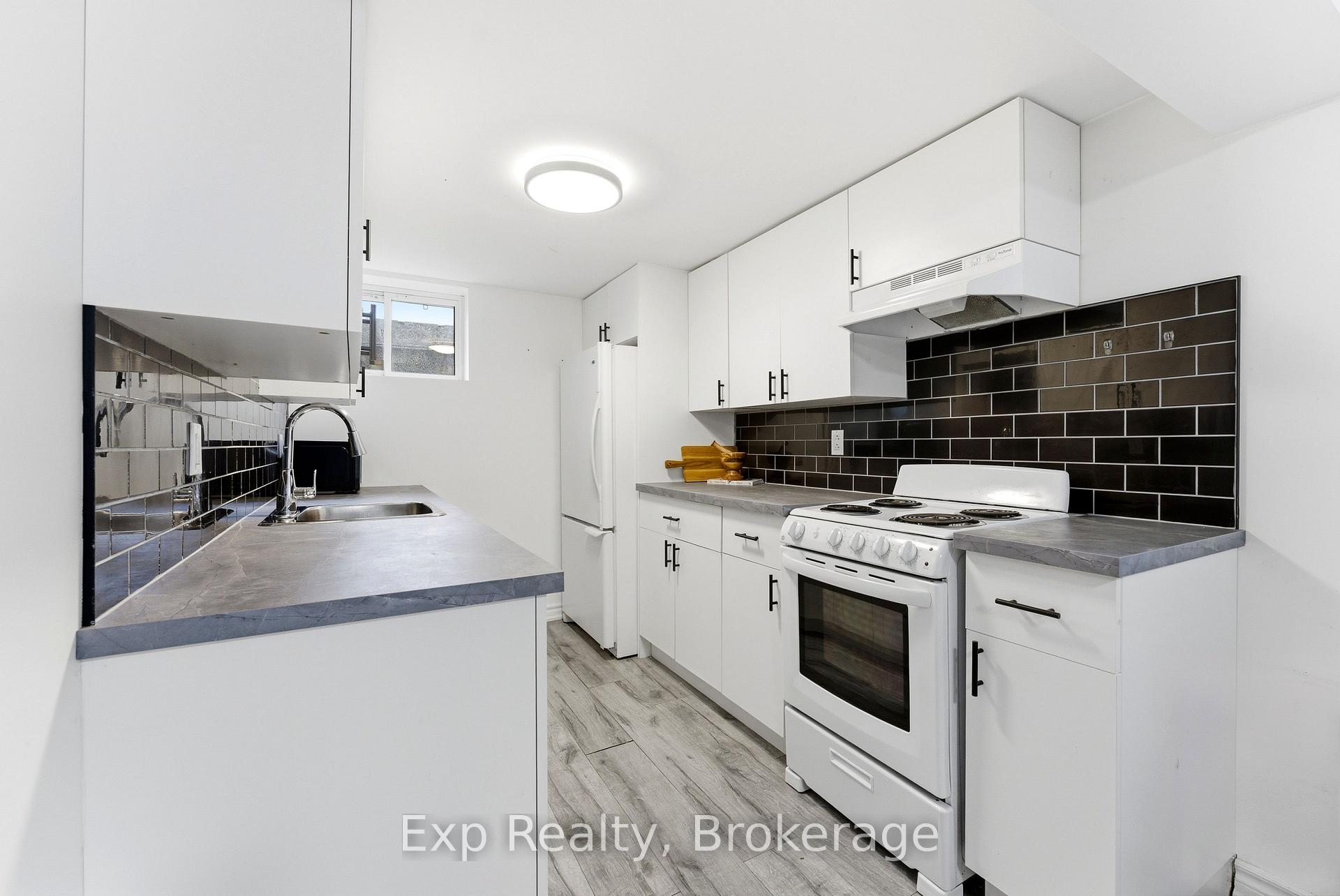 Photo 10 of Unit Lower Unit, 10 Plaza Square, Belleville, Belleville Ward — HOMEH