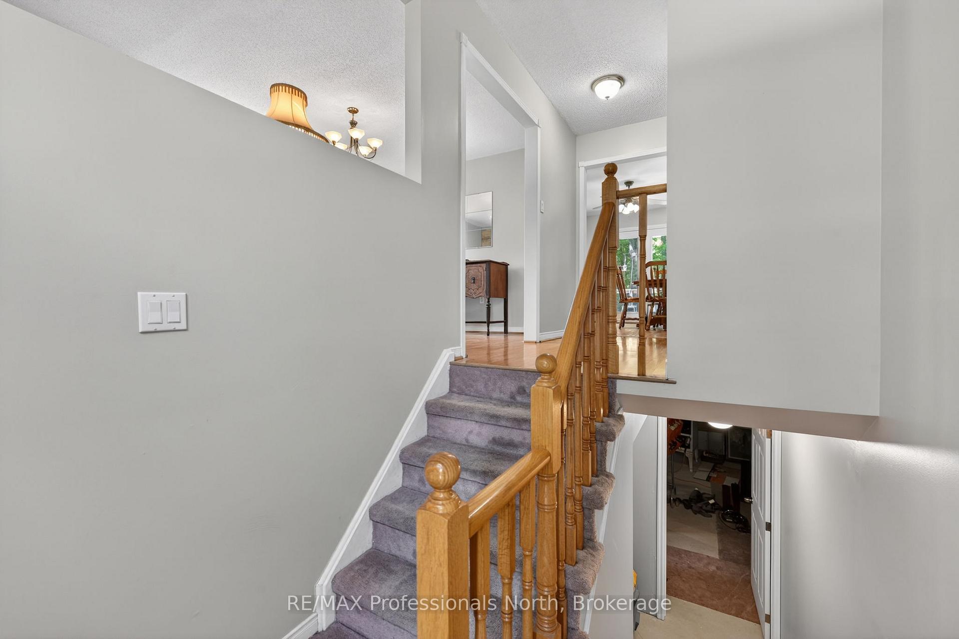 Photo 7 of 48 Fairway Crescent, Wasaga Beach — HOMEH