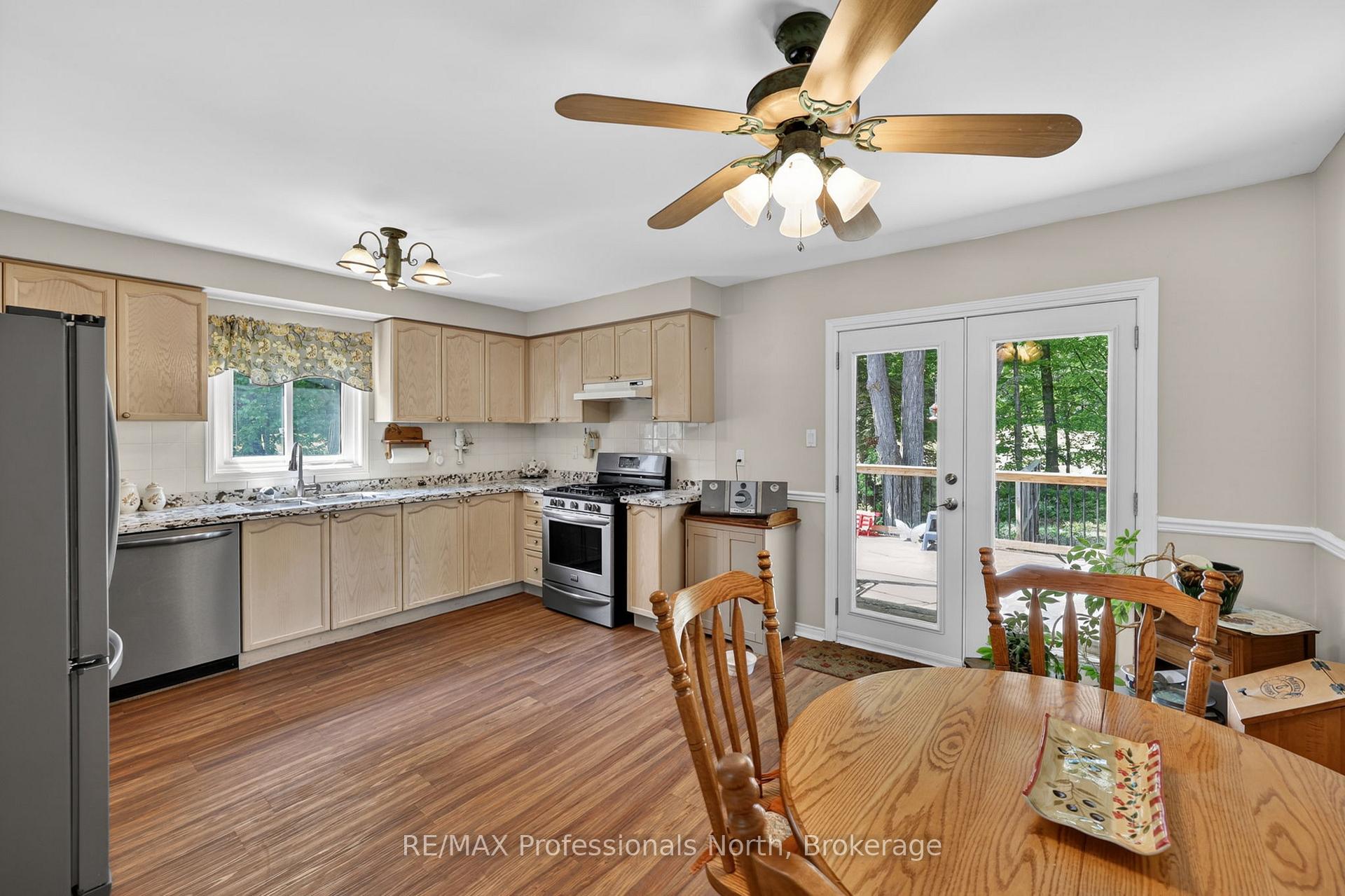 Photo 12 of 48 Fairway Crescent, Wasaga Beach — HOMEH