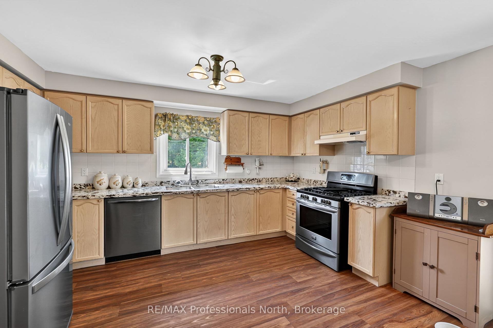 Photo 13 of 48 Fairway Crescent, Wasaga Beach — HOMEH