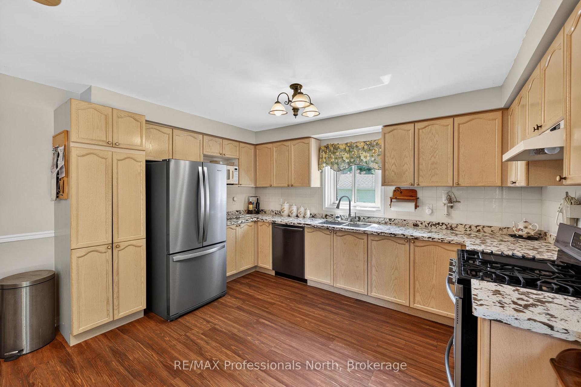 Photo 14 of 48 Fairway Crescent, Wasaga Beach — HOMEH