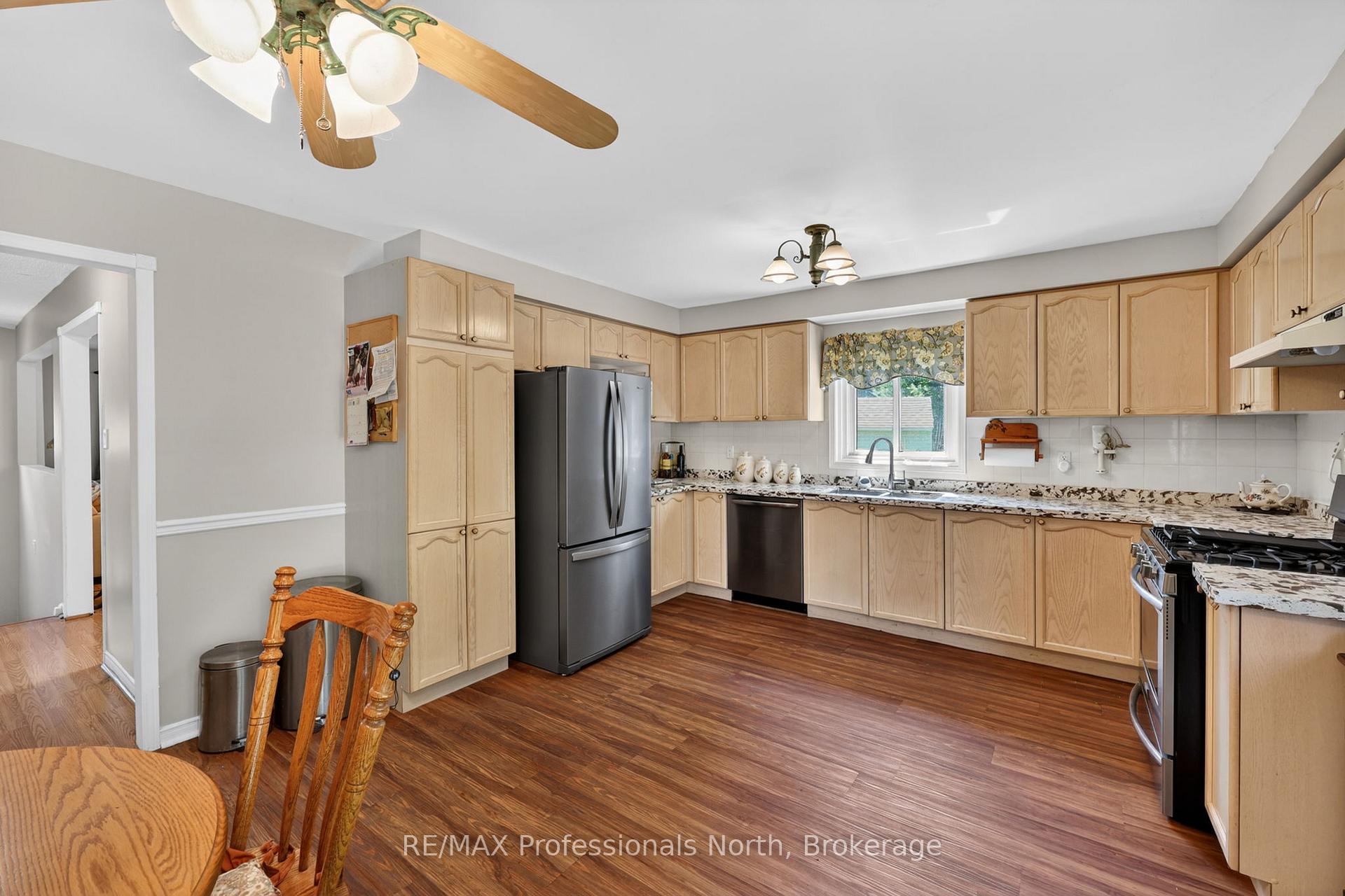 Photo 16 of 48 Fairway Crescent, Wasaga Beach — HOMEH