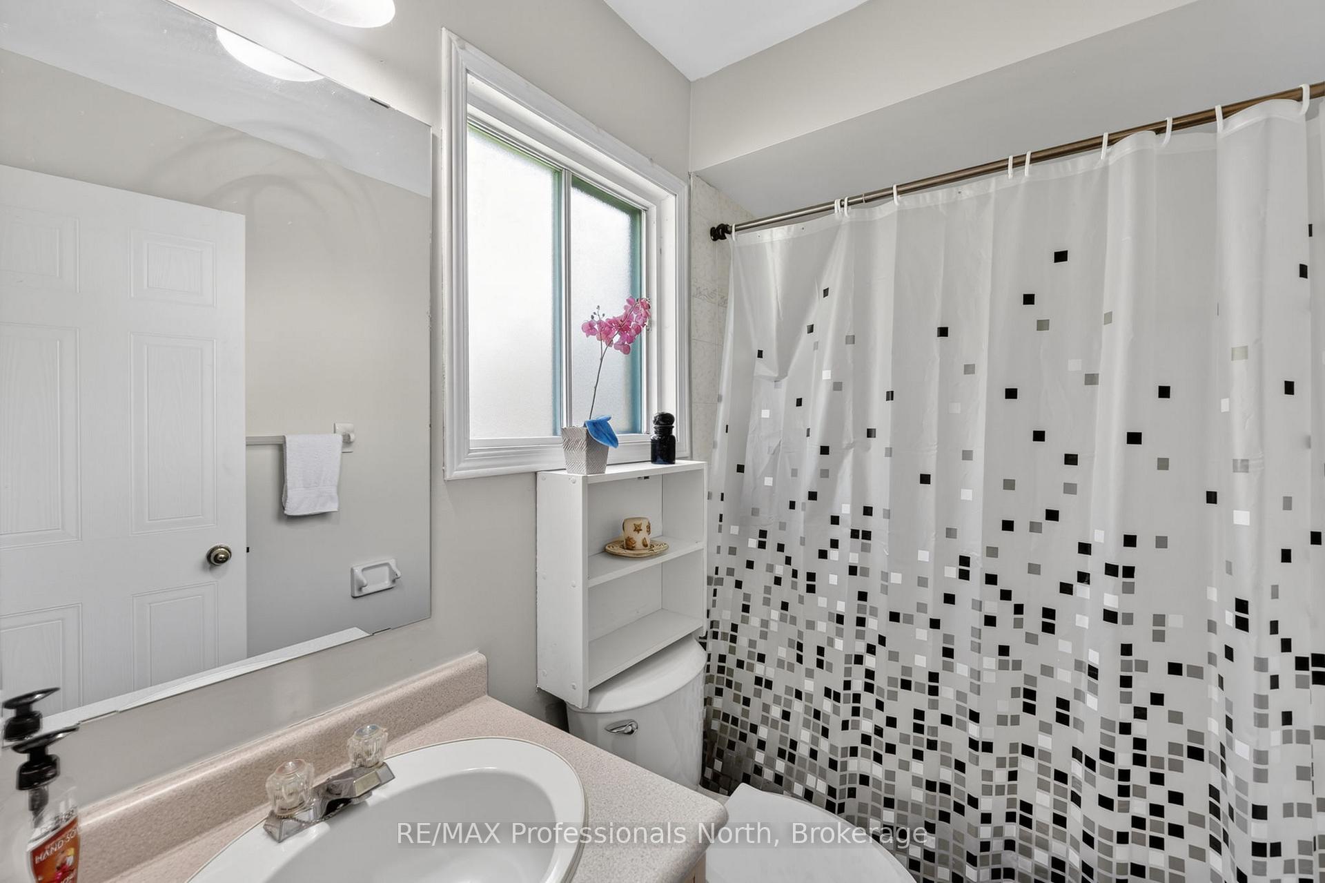 Photo 19 of 48 Fairway Crescent, Wasaga Beach — HOMEH