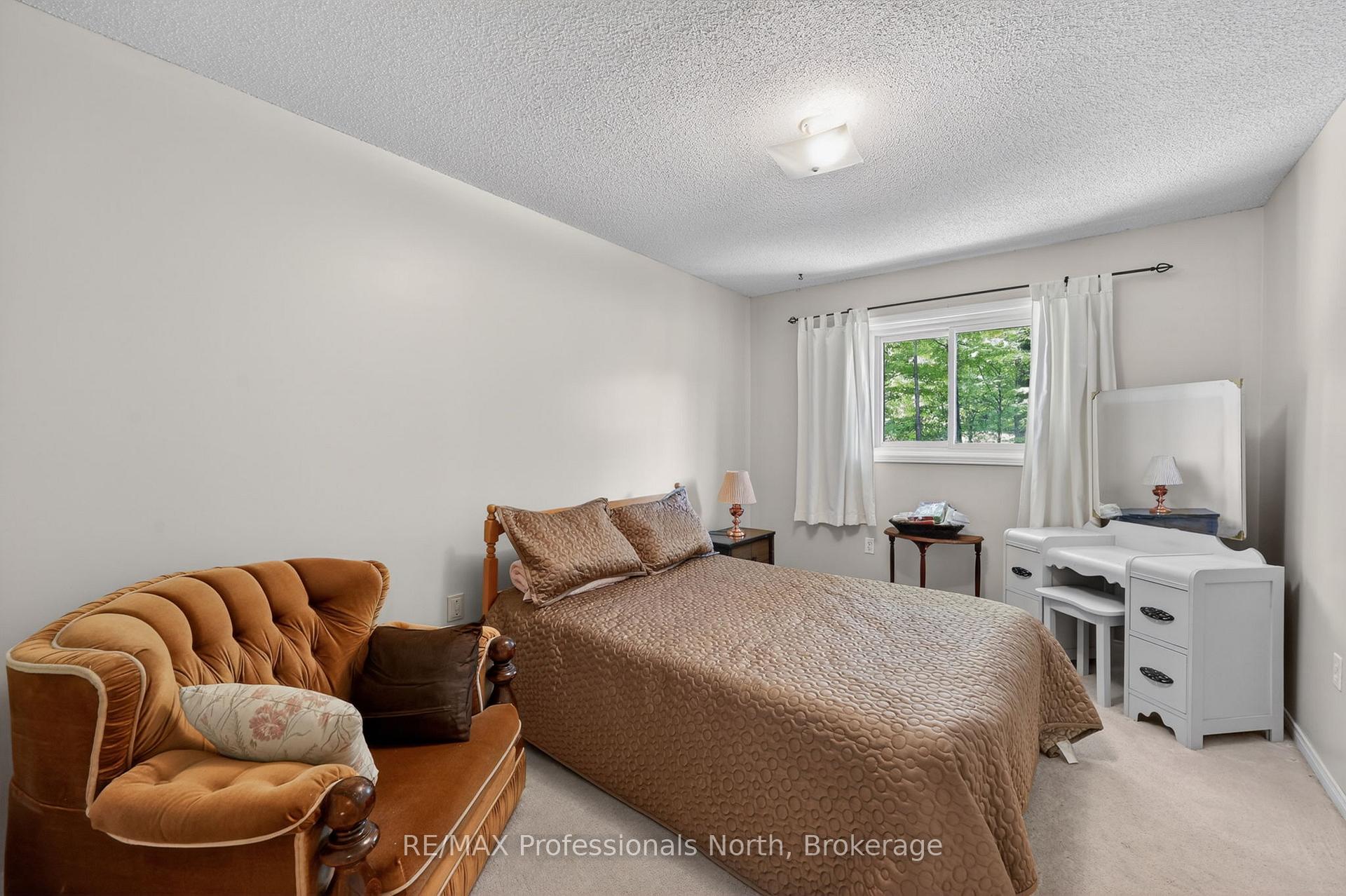 Photo 20 of 48 Fairway Crescent, Wasaga Beach — HOMEH