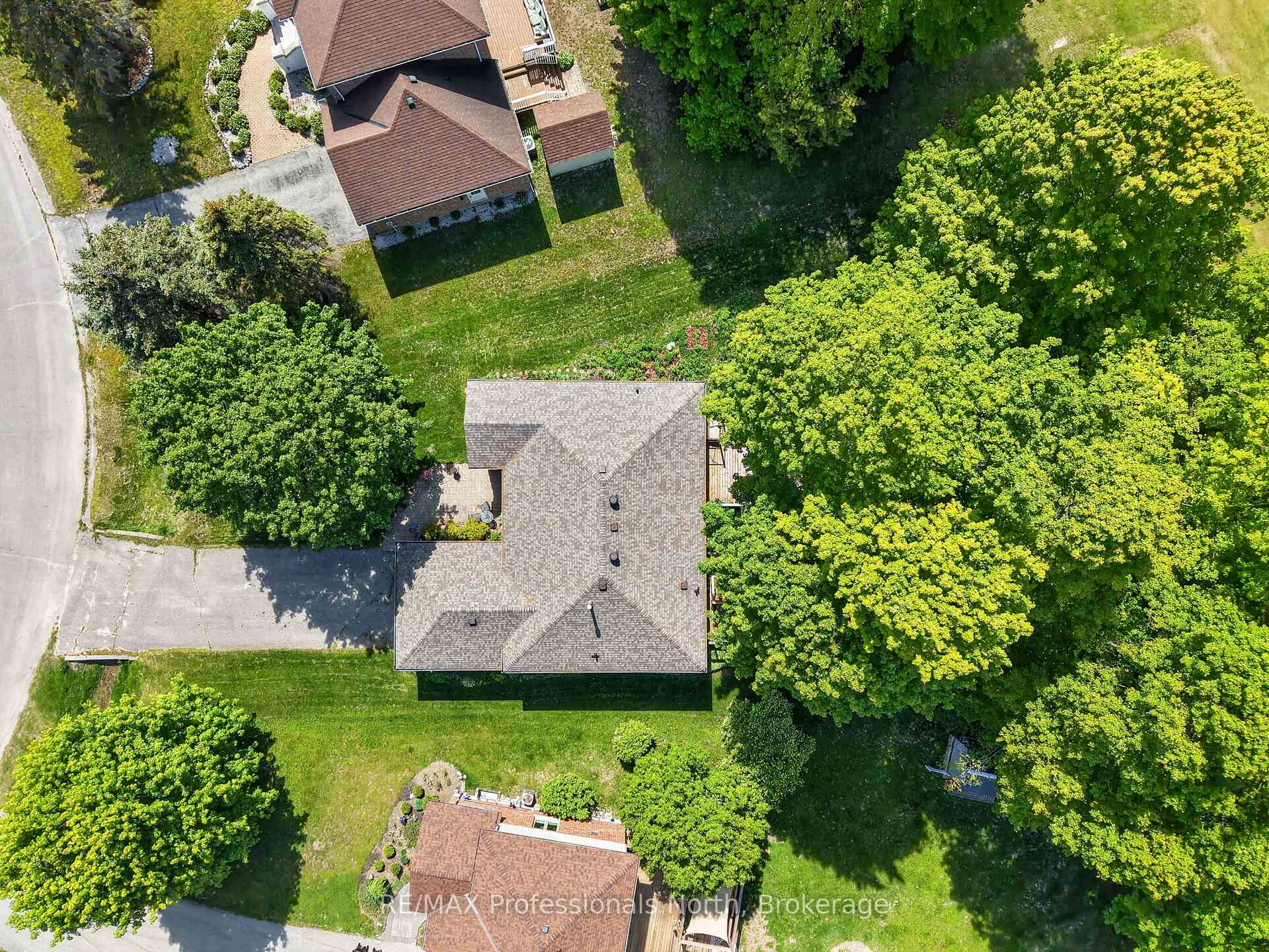 Photo 42 of 48 Fairway Crescent, Wasaga Beach — HOMEH