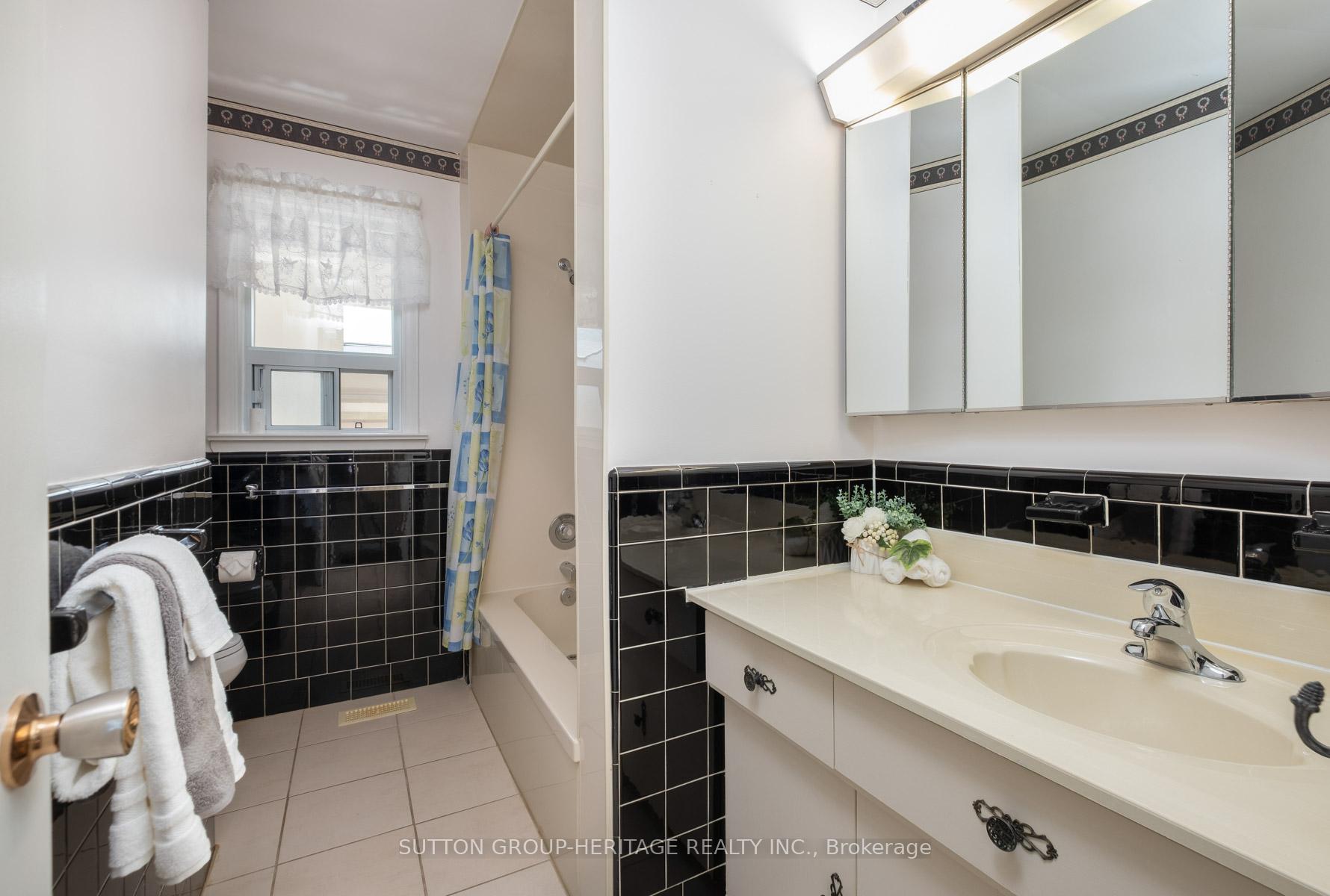 Photo 20 of 23 Gaiety Drive, Scarborough, Woburn — HOMEH