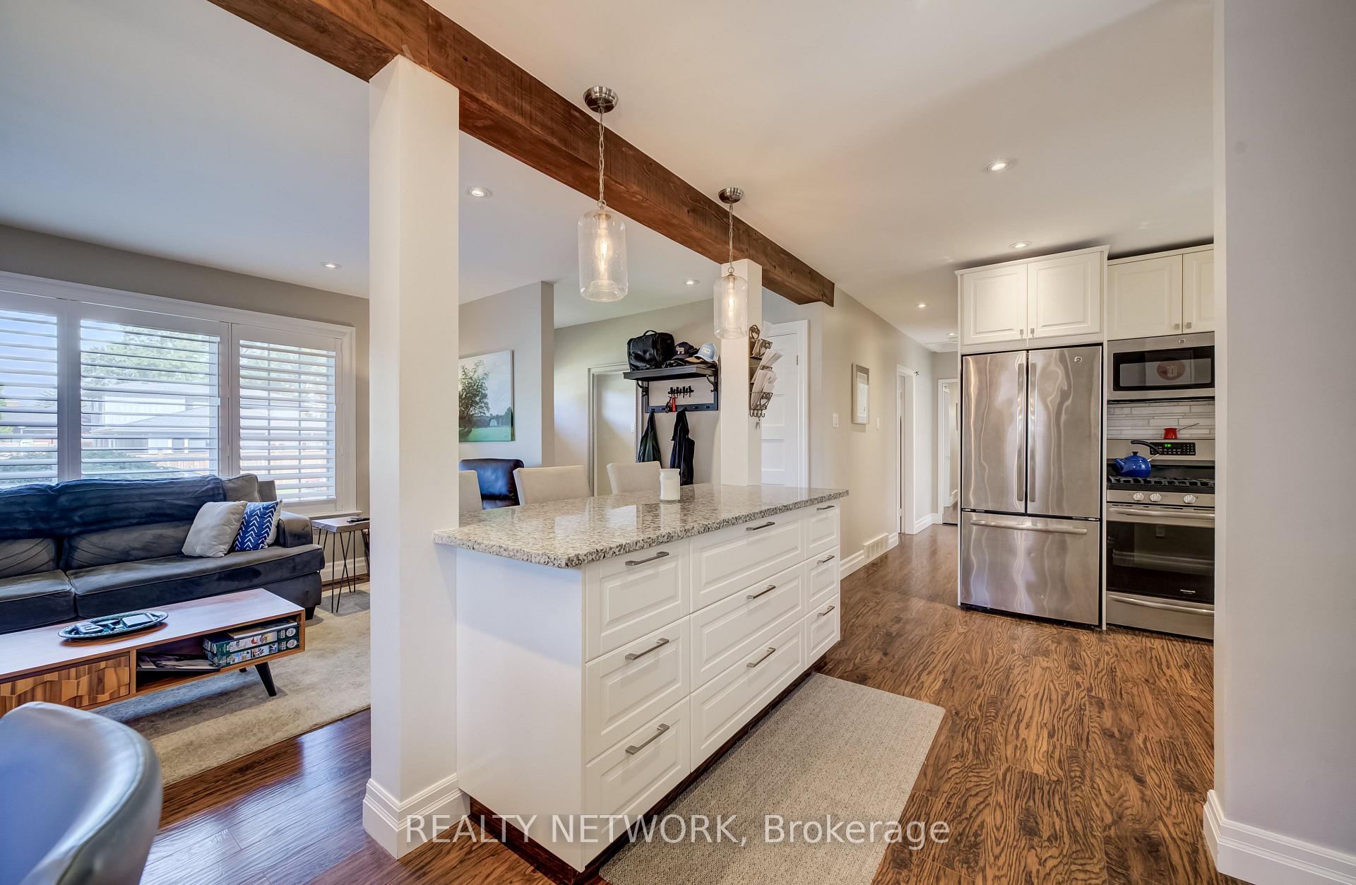 Photo 11 of 21 Loma Drive, Hamilton, Stoney Creek — HOMEH