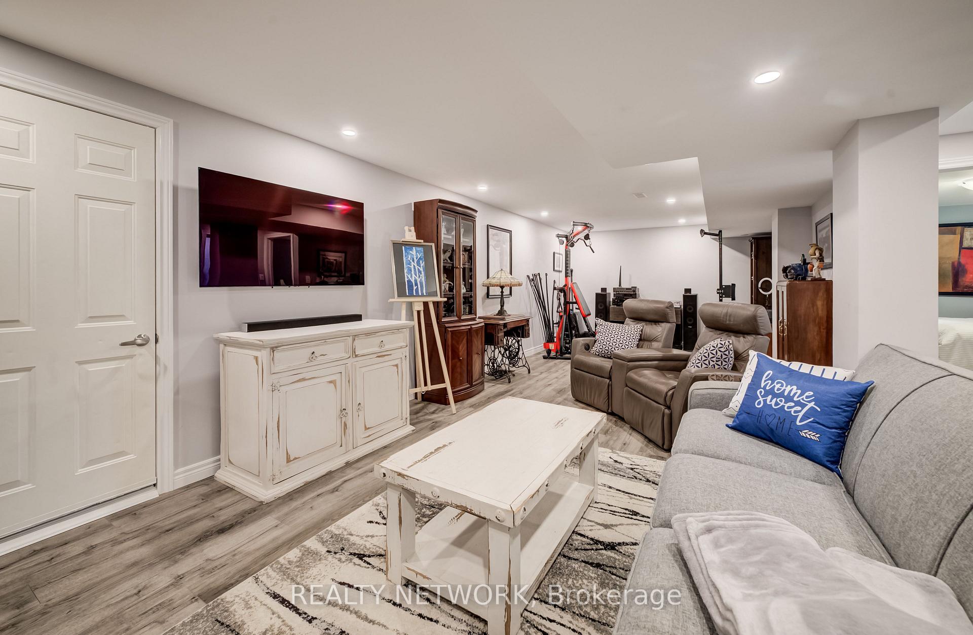 Photo 34 of 21 Loma Drive, Hamilton, Stoney Creek — HOMEH