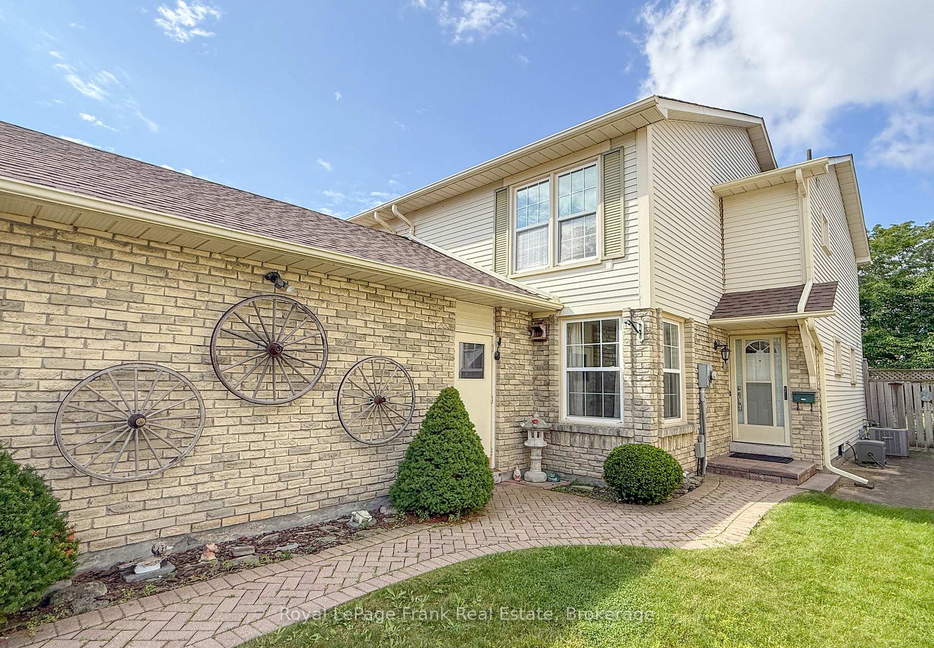 Photo 4 of 1268 Northmount Street, Oshawa, Centennial — HOMEH