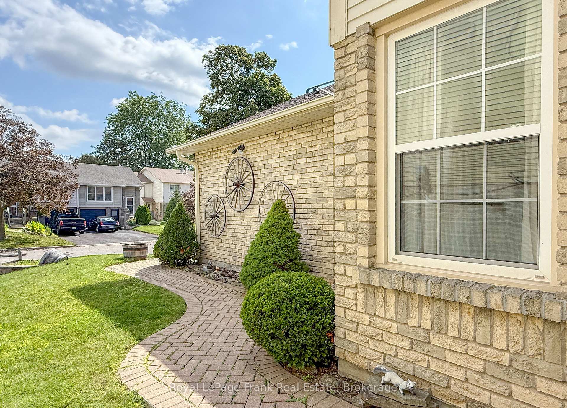 Photo 5 of 1268 Northmount Street, Oshawa, Centennial — HOMEH