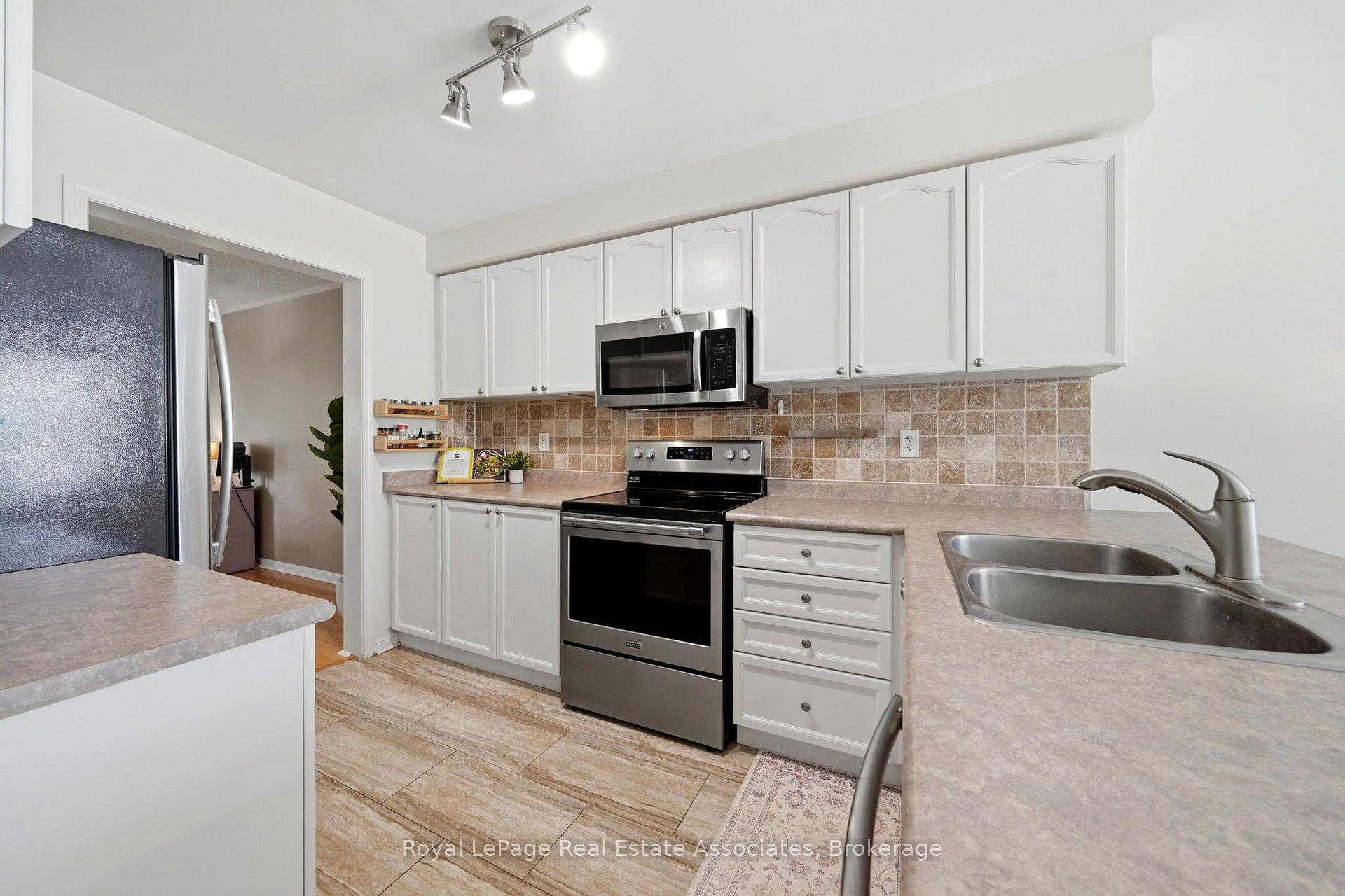 Photo 4 of 25 Seed House Lane, Halton Hills, Georgetown — HOMEH