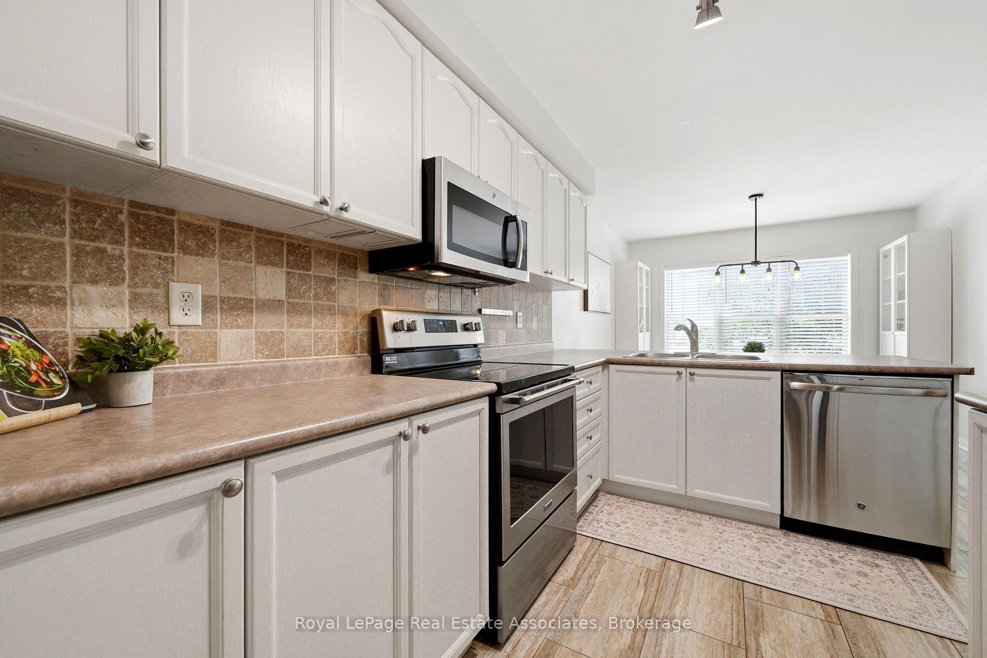 Photo 5 of 25 Seed House Lane, Halton Hills, Georgetown — HOMEH