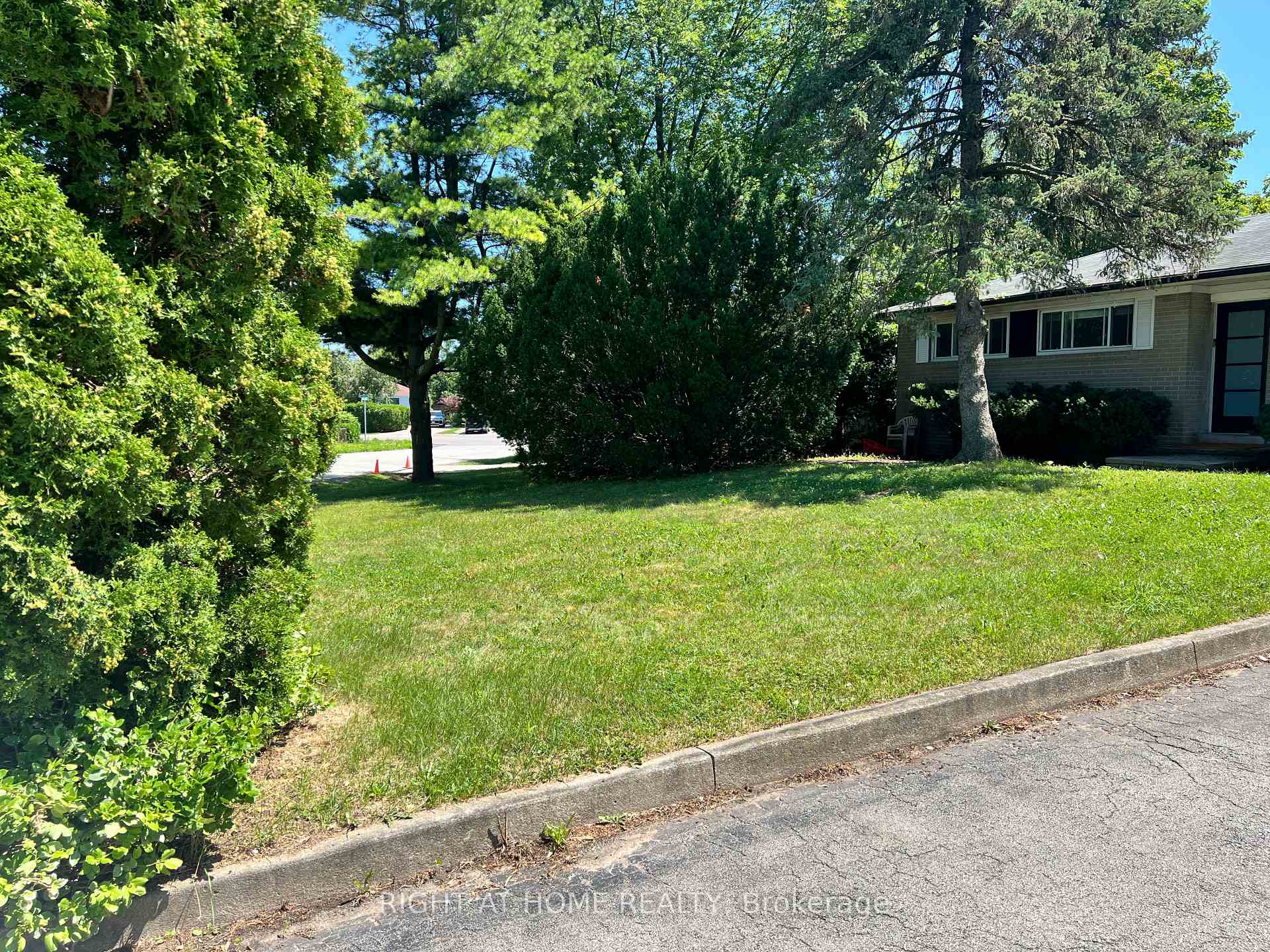 Photo 3 of Unit Upper, 508 Stafford Drive, Oakville, West — HOMEH