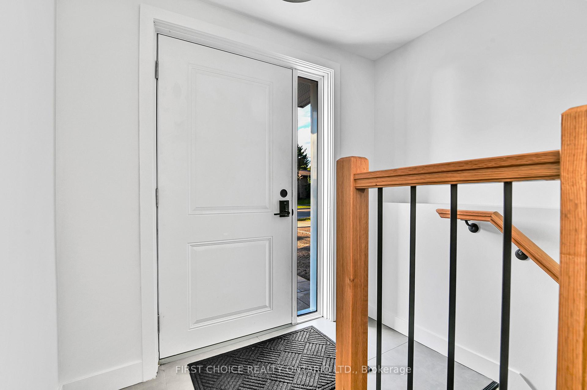 Photo 2 of Unit 1, 972 Dynes Road, Ottawa, Carleton Square — HOMEH