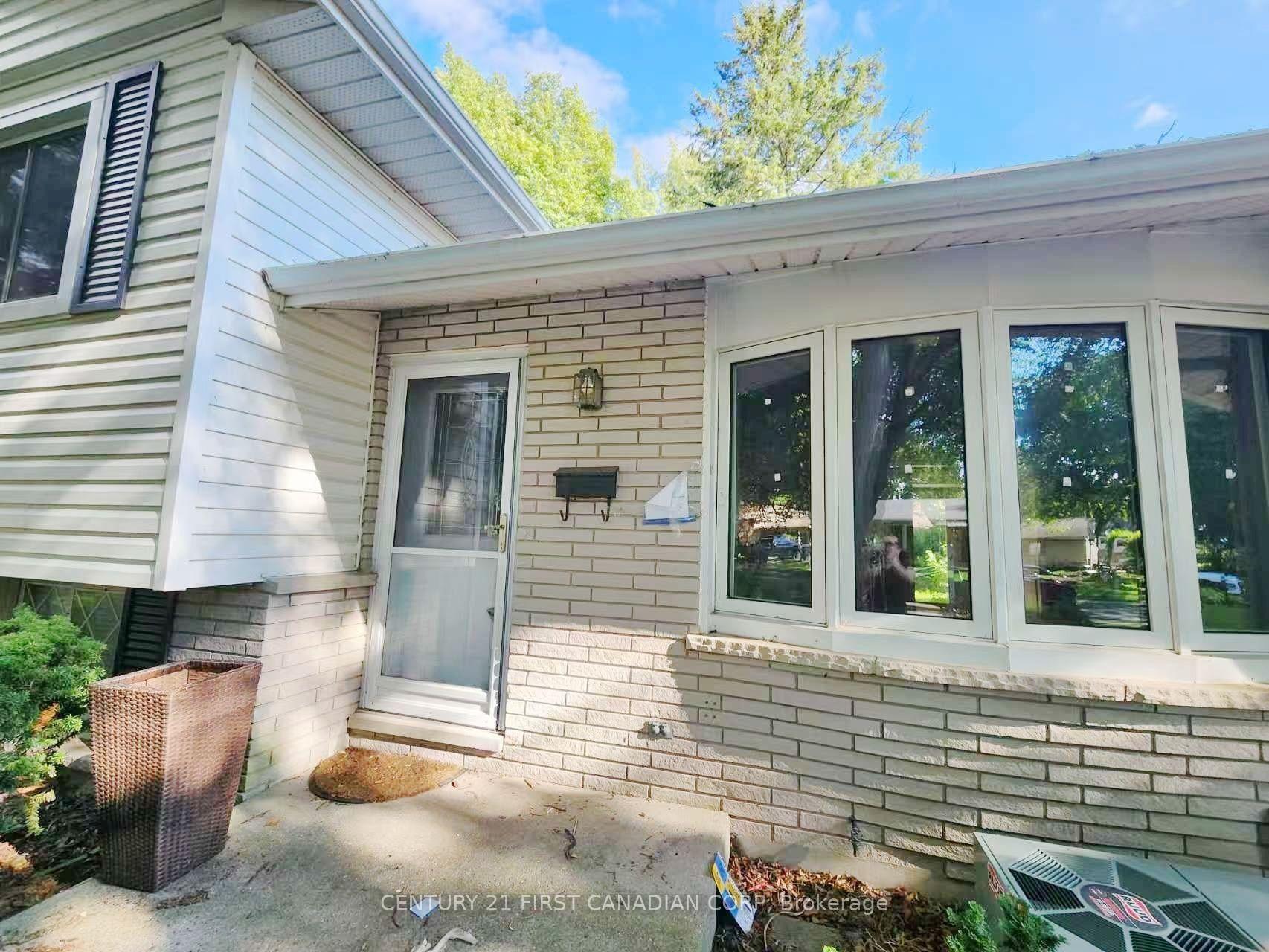 Photo 2 of Unit Upper Level, 711 Algoma Avenue, London, North H — HOMEH