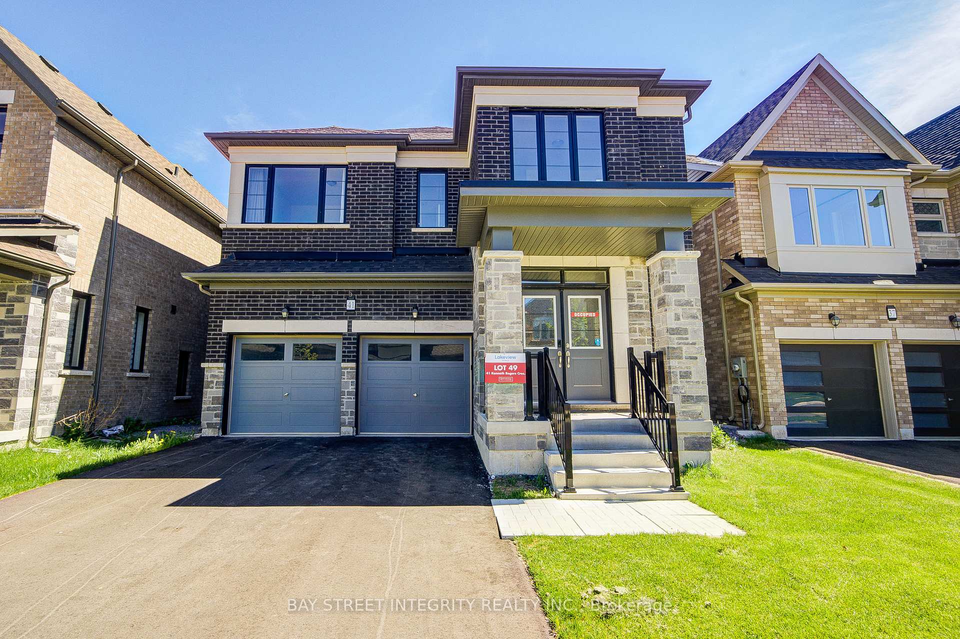 Photo 2 of 41 Kenneth Rogers Crescent, East Gwillimbury, Queensville — HOMEH