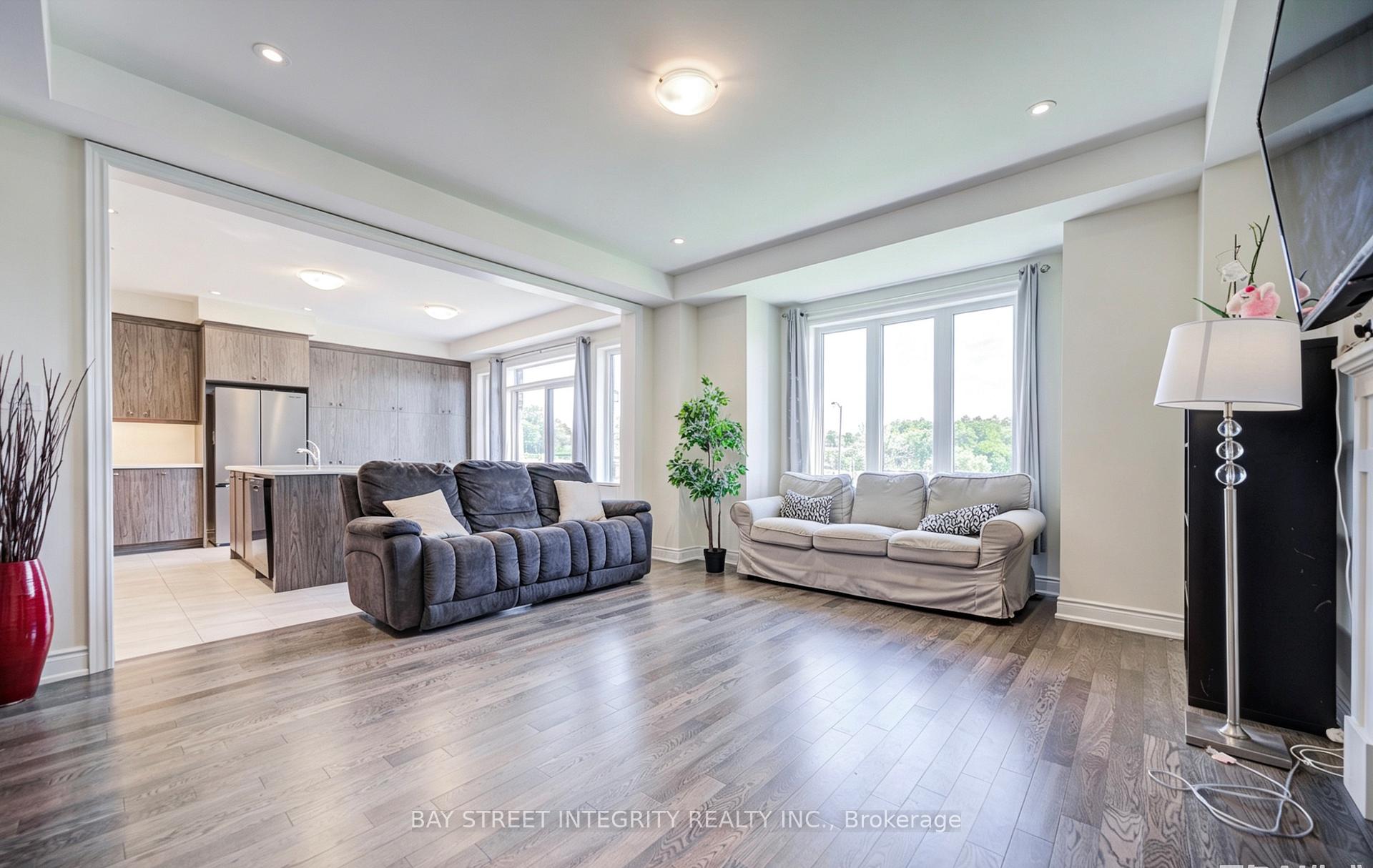 Photo 6 of 41 Kenneth Rogers Crescent, East Gwillimbury, Queensville — HOMEH