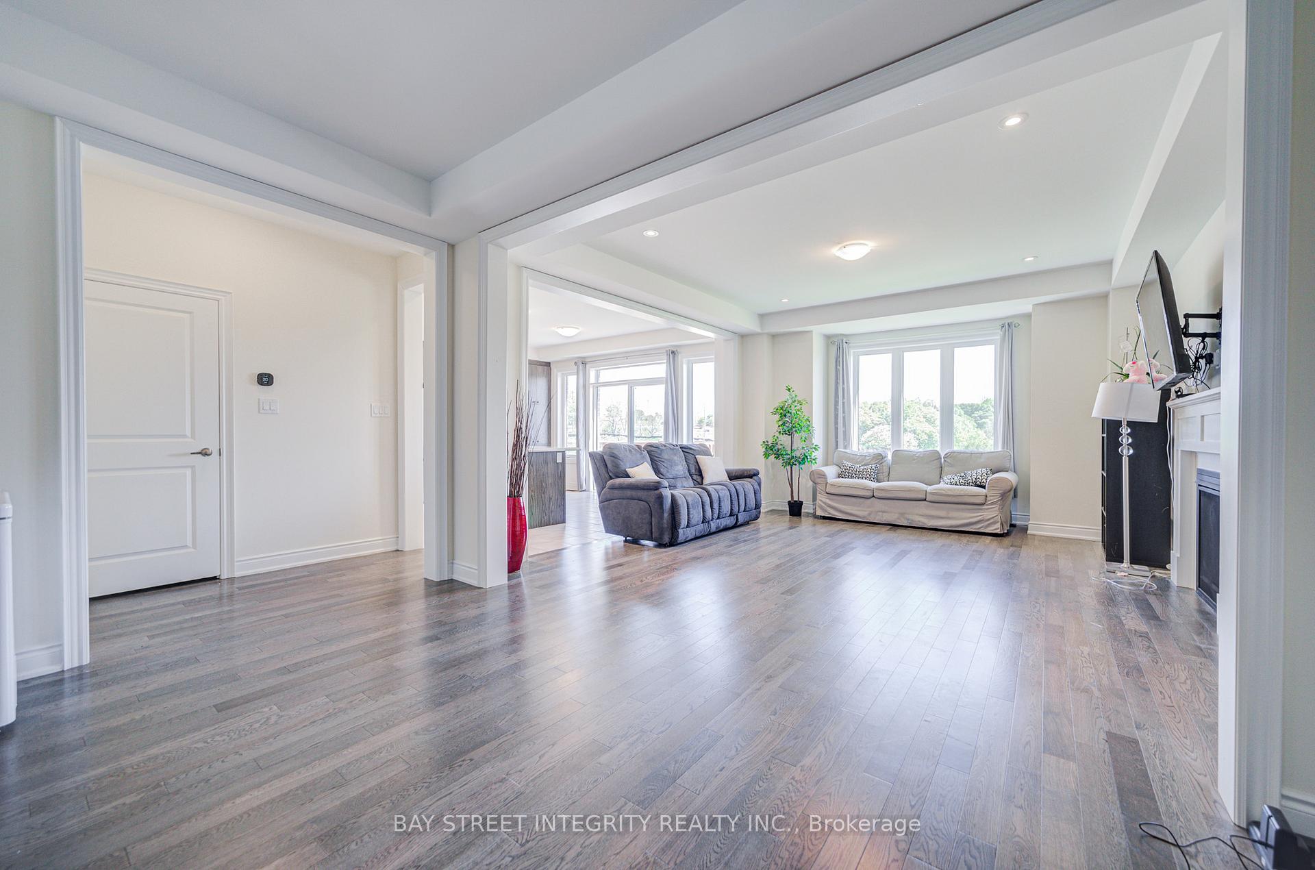 Photo 8 of 41 Kenneth Rogers Crescent, East Gwillimbury, Queensville — HOMEH