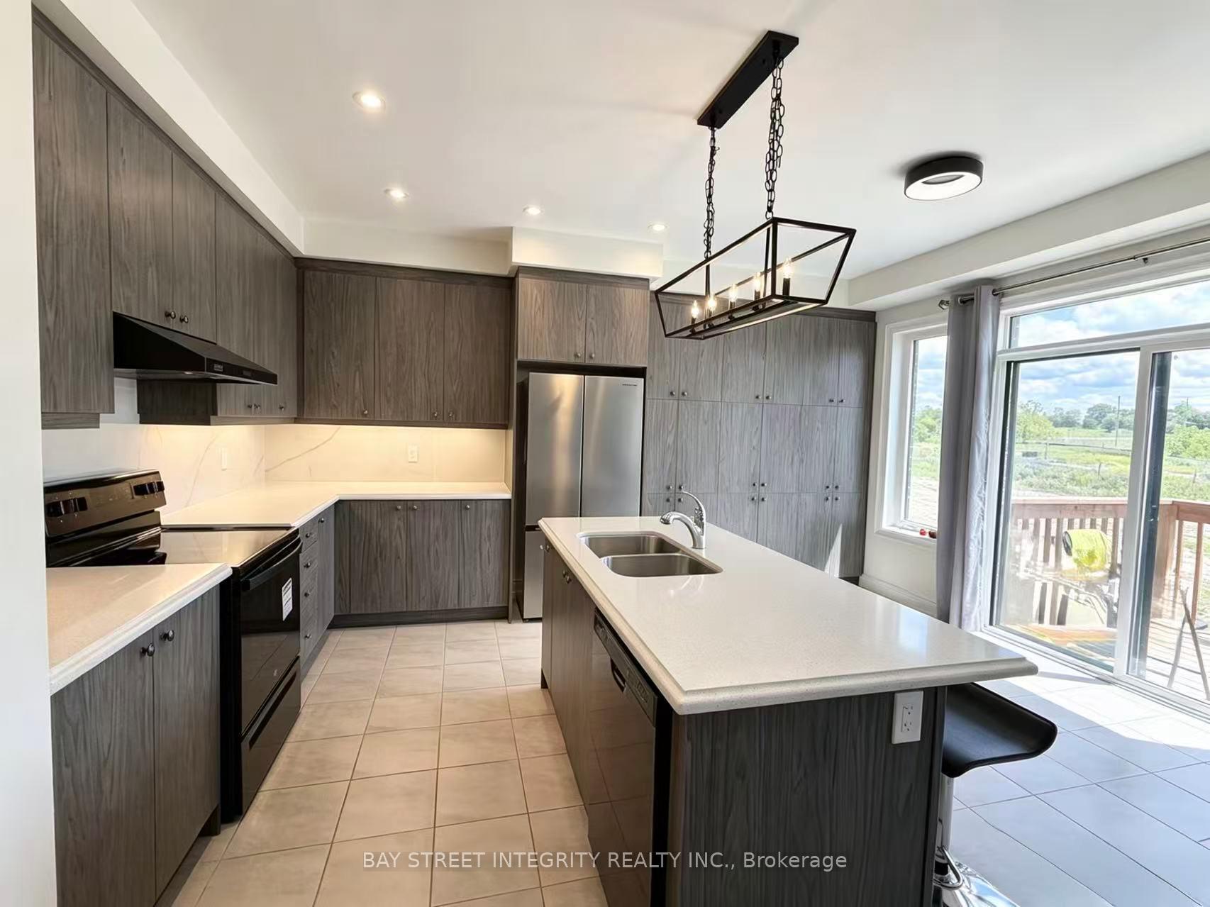 Photo 9 of 41 Kenneth Rogers Crescent, East Gwillimbury, Queensville — HOMEH