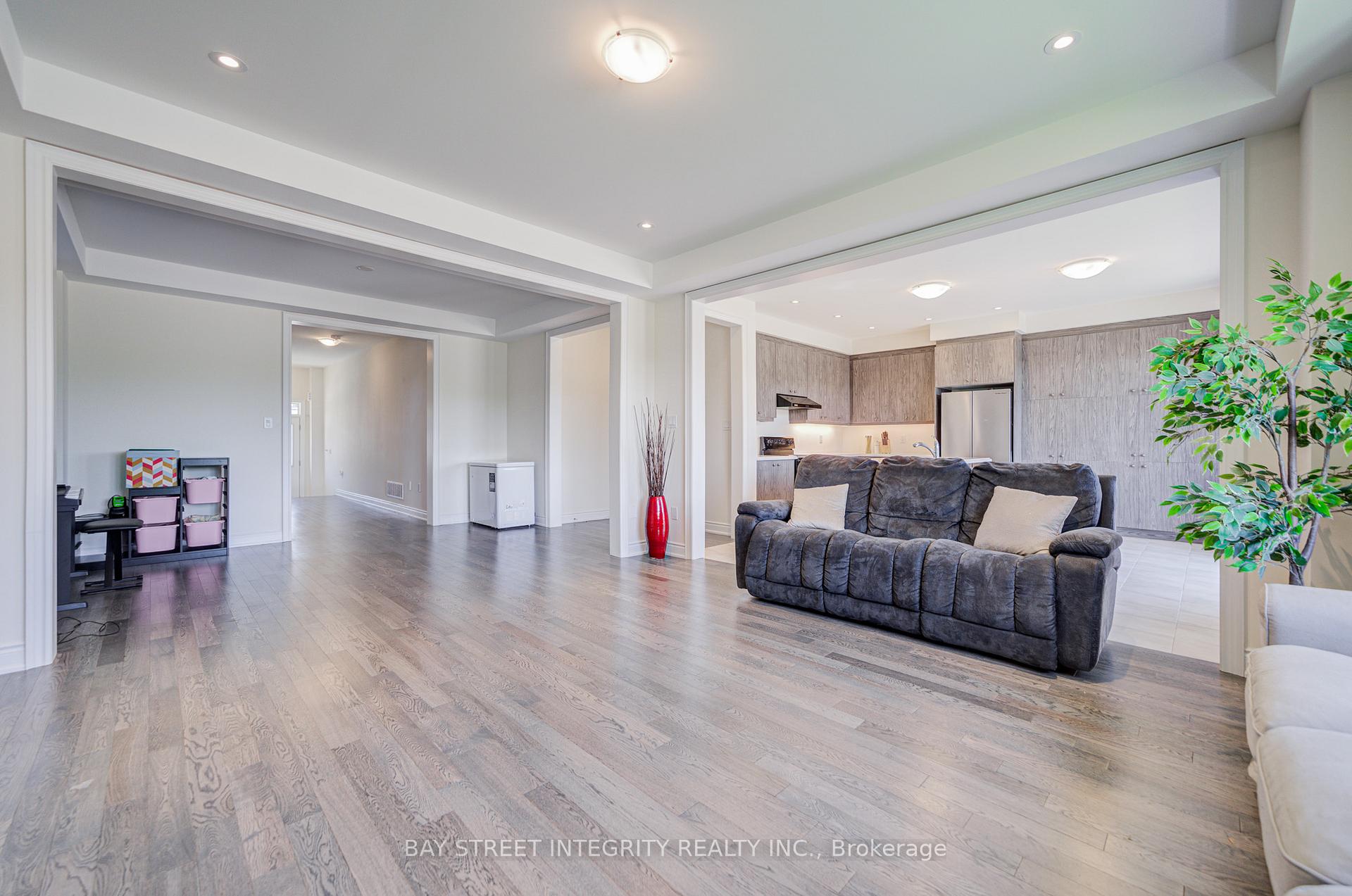 Photo 15 of 41 Kenneth Rogers Crescent, East Gwillimbury, Queensville — HOMEH