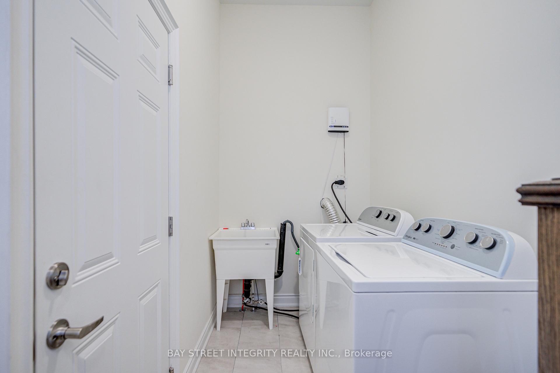 Photo 17 of 41 Kenneth Rogers Crescent, East Gwillimbury, Queensville — HOMEH