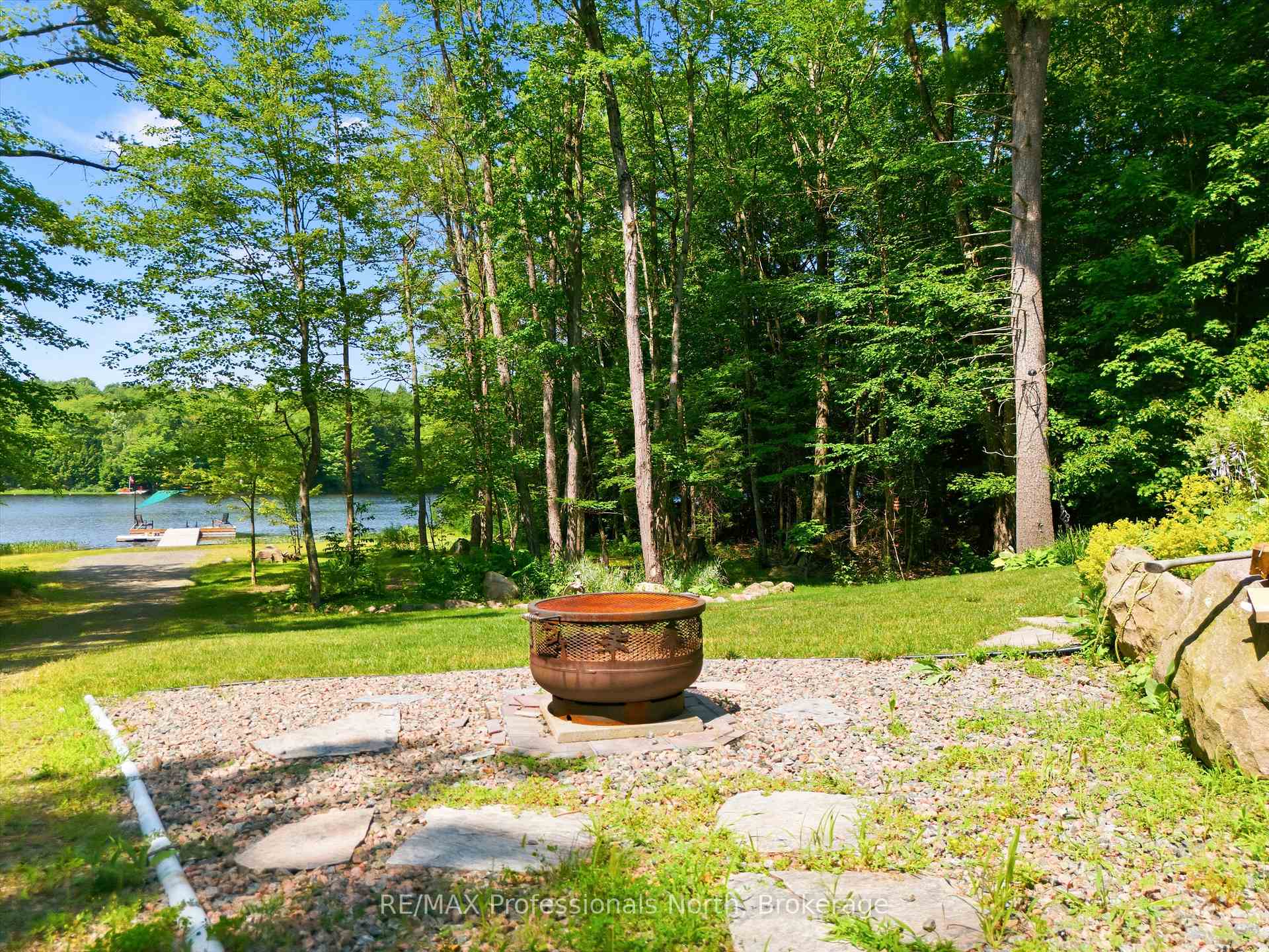 Photo 12 of 1698 Bird Lake Road, Bracebridge — HOMEH