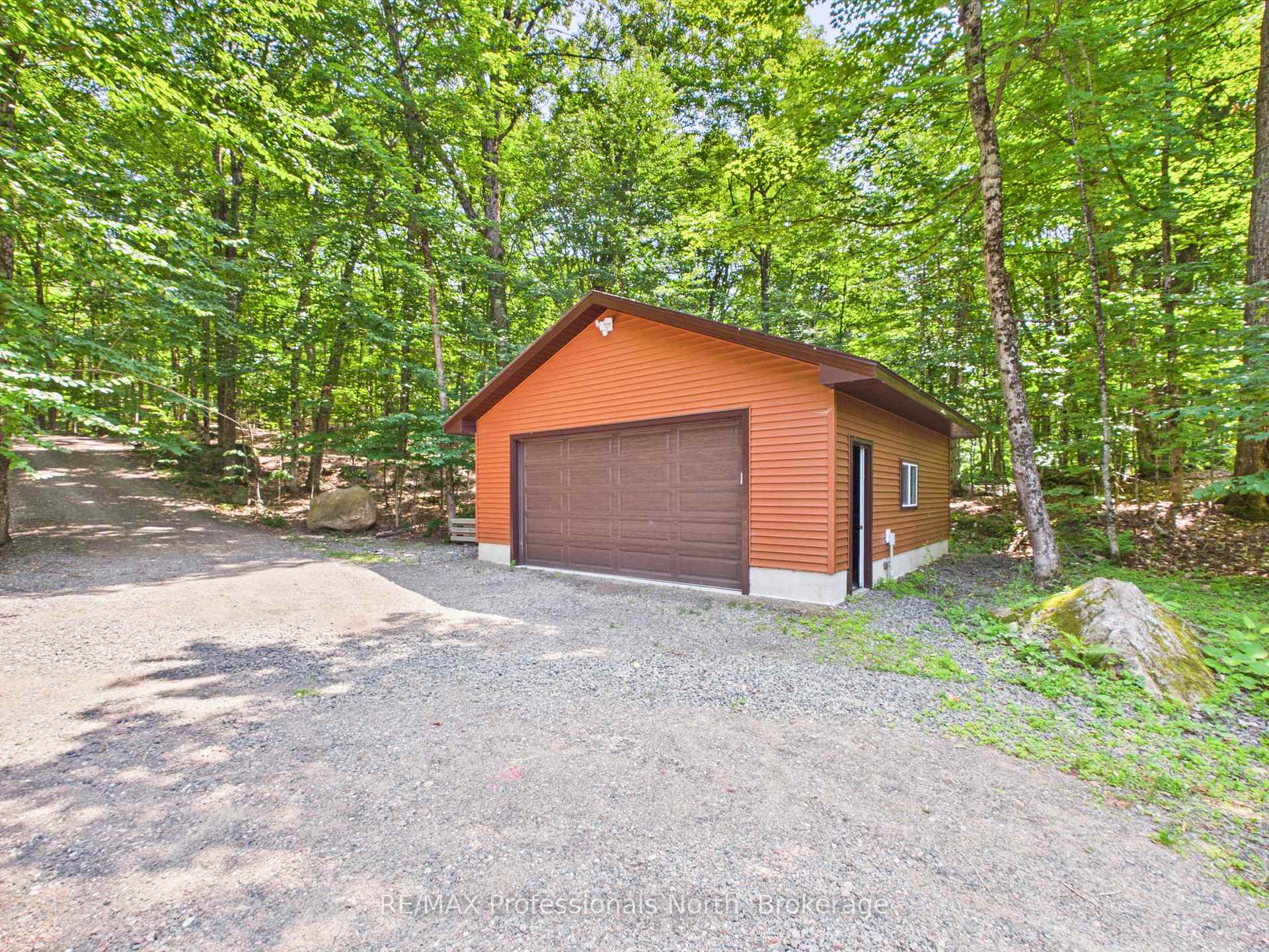 Photo 34 of 1698 Bird Lake Road, Bracebridge — HOMEH