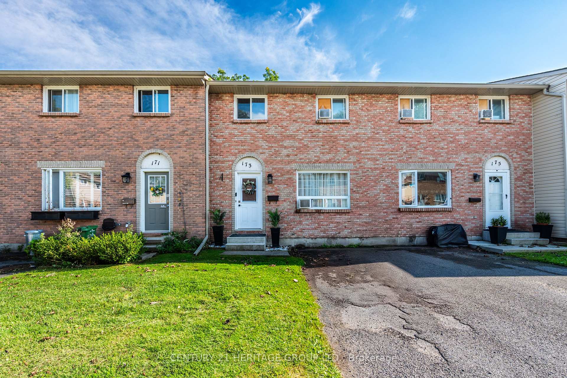 Photo 2 of 173 Rosemund Crescent, Kingston, West of Sir John A. Blvd — HOMEH