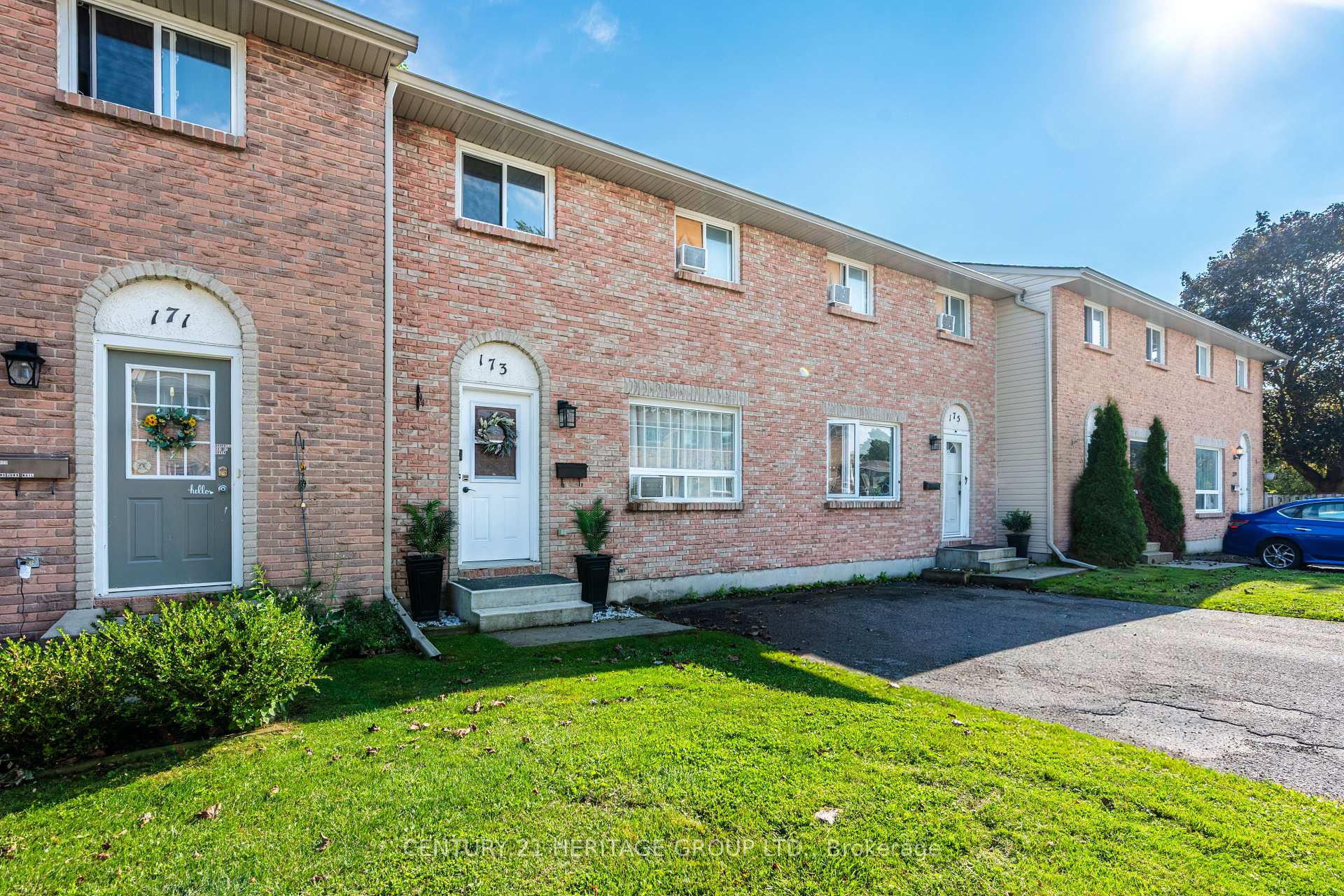 Photo 3 of 173 Rosemund Crescent, Kingston, West of Sir John A. Blvd — HOMEH