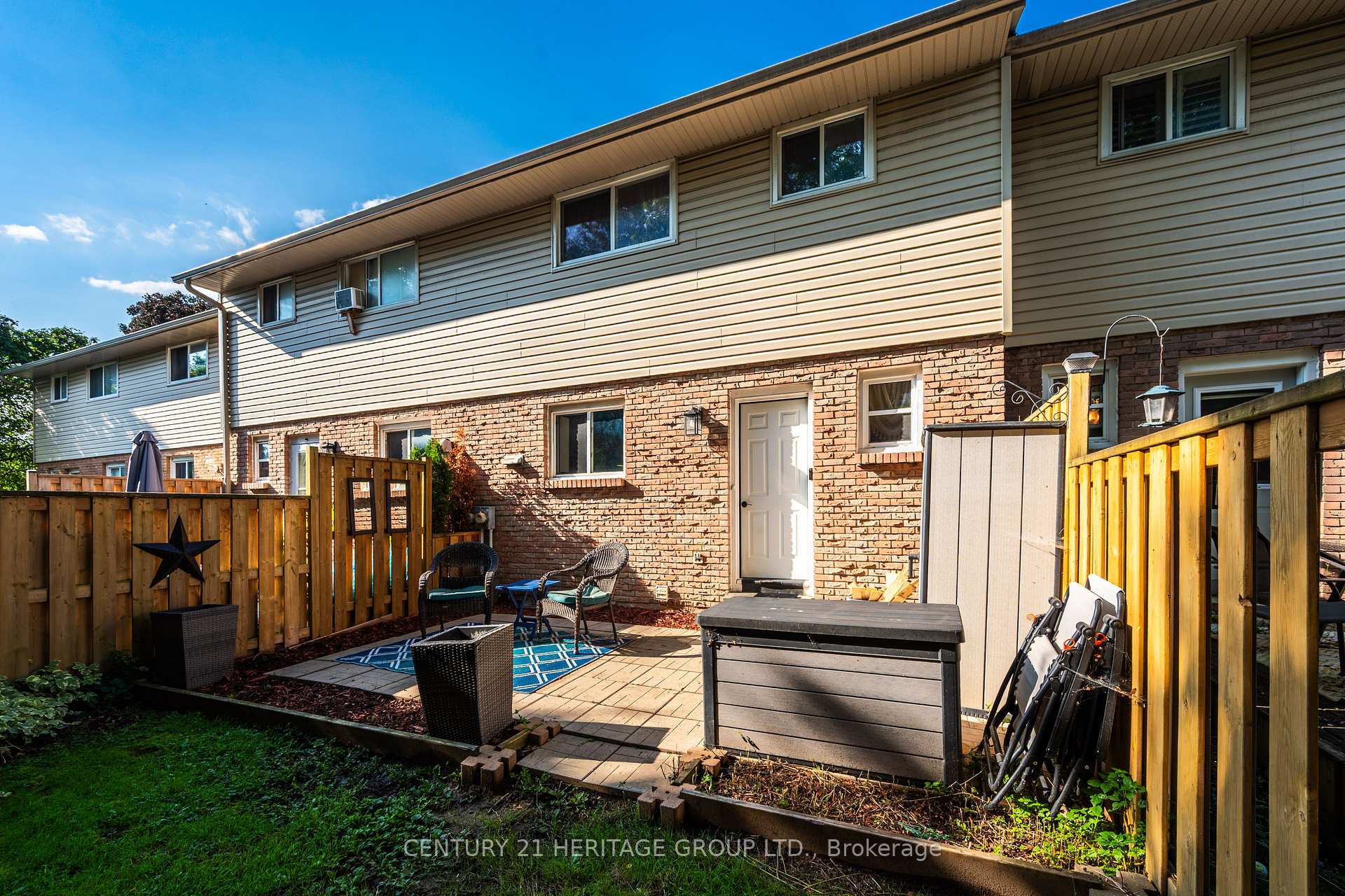 Photo 5 of 173 Rosemund Crescent, Kingston, West of Sir John A. Blvd — HOMEH