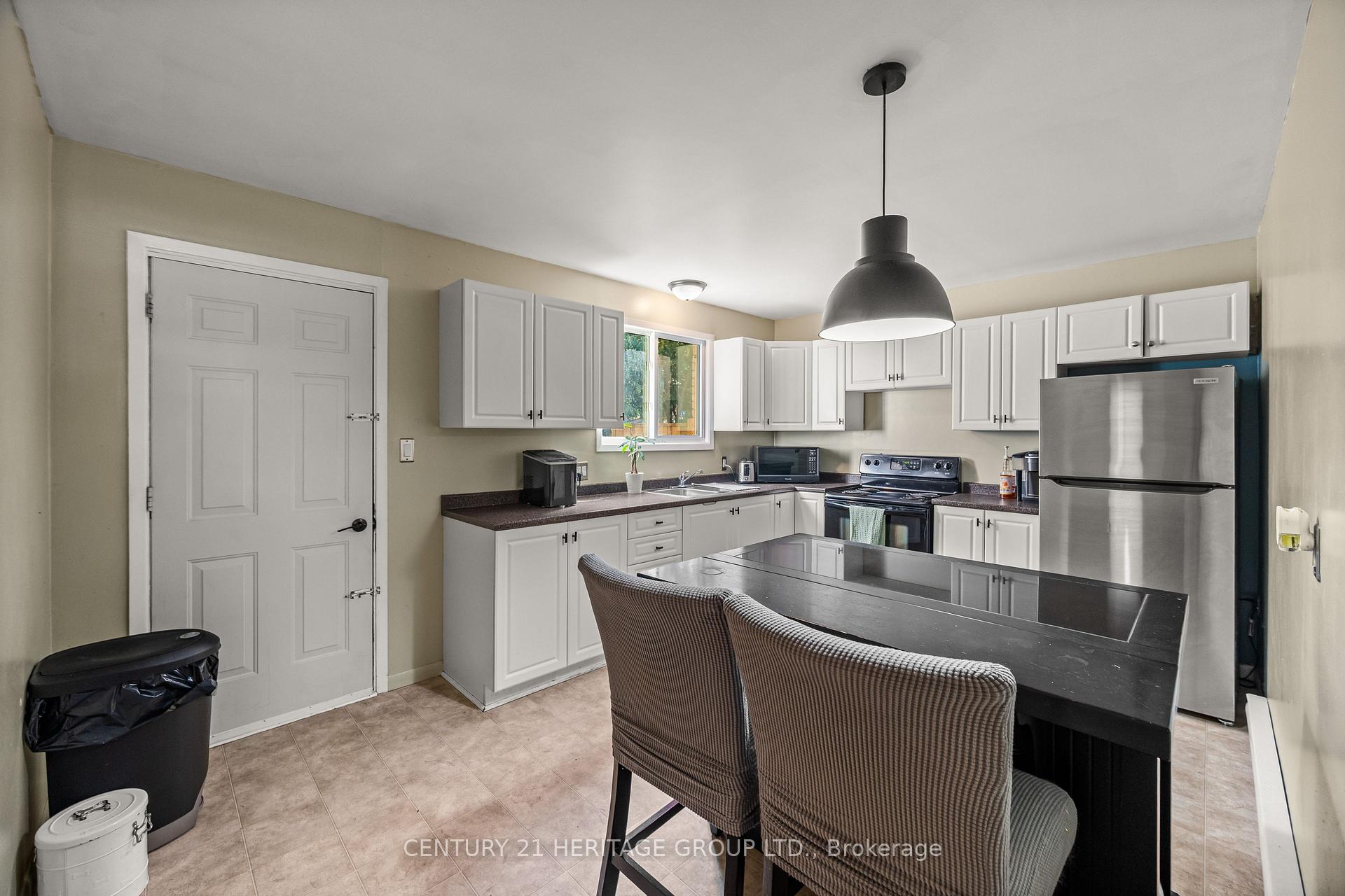 Photo 11 of 173 Rosemund Crescent, Kingston, West of Sir John A. Blvd — HOMEH