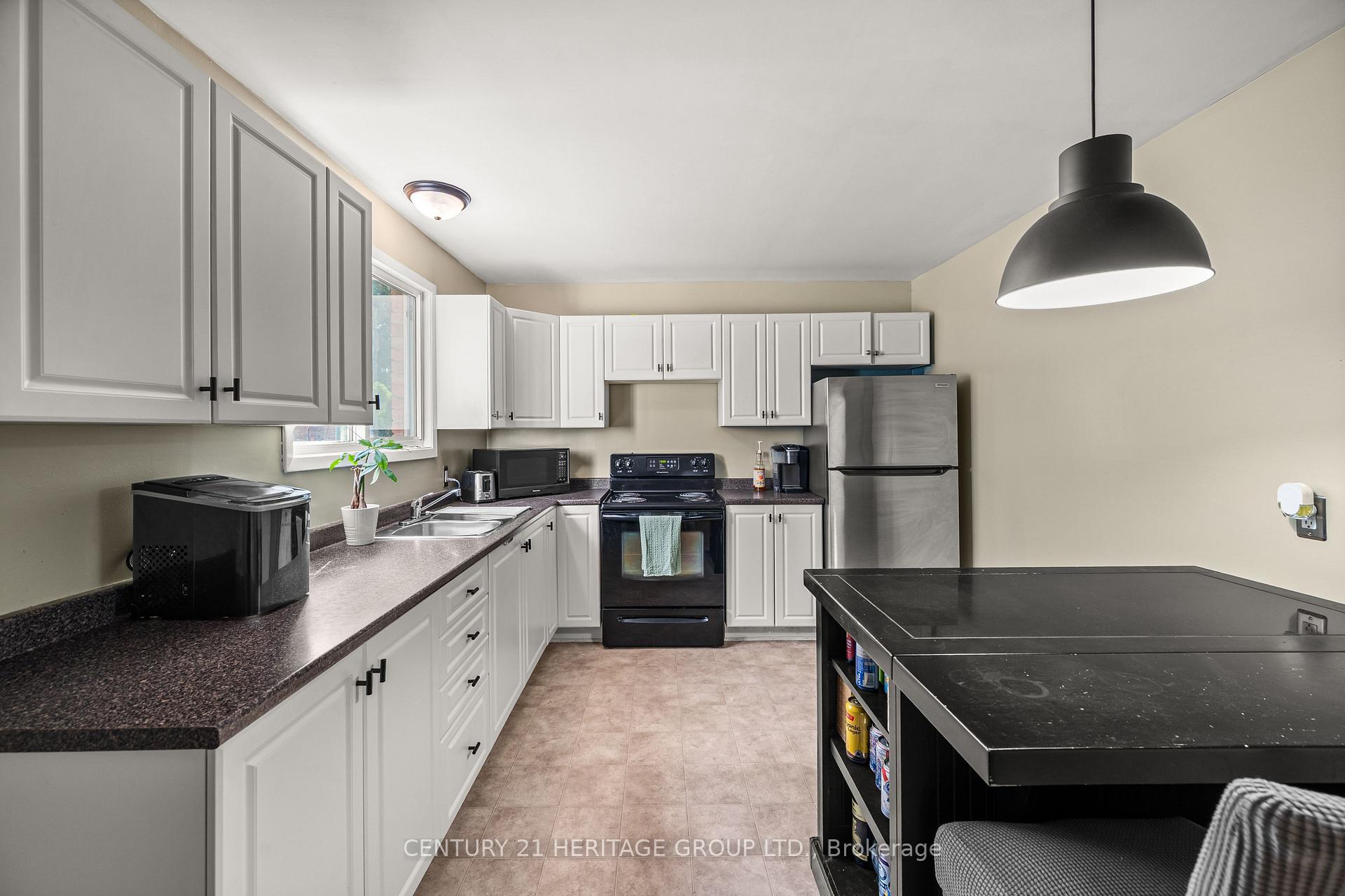 Photo 12 of 173 Rosemund Crescent, Kingston, West of Sir John A. Blvd — HOMEH
