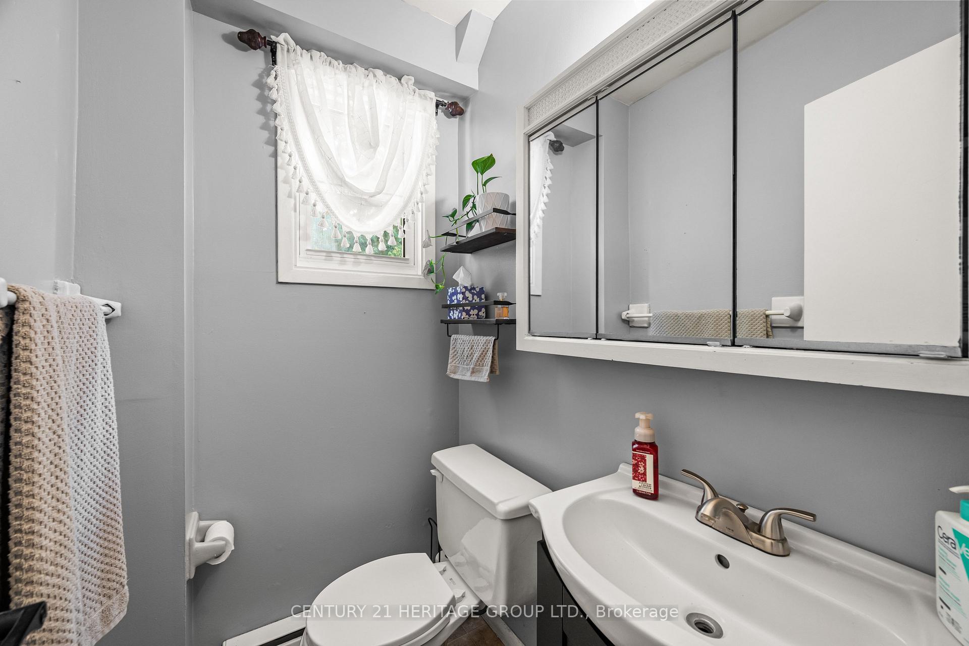 Photo 14 of 173 Rosemund Crescent, Kingston, West of Sir John A. Blvd — HOMEH