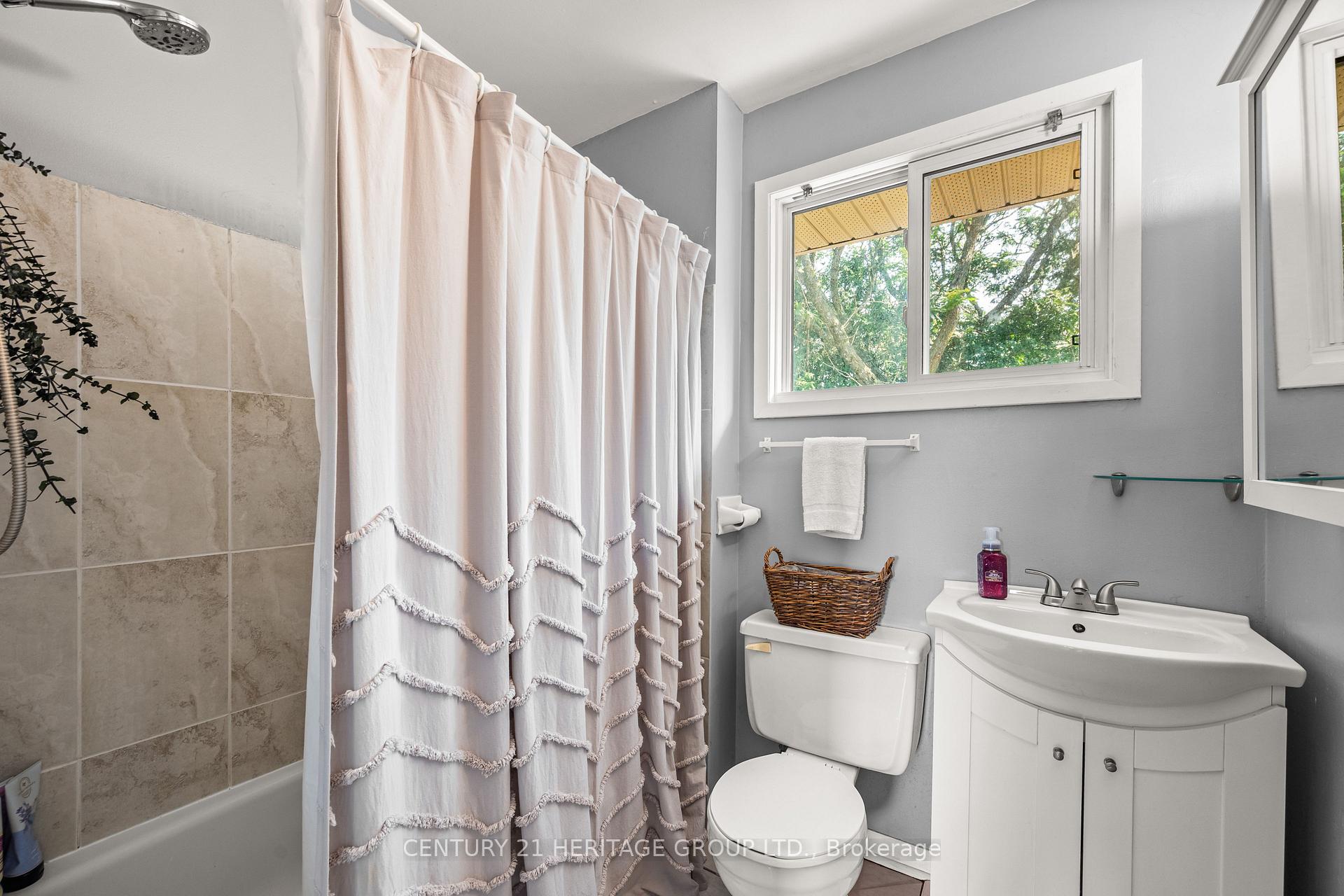 Photo 18 of 173 Rosemund Crescent, Kingston, West of Sir John A. Blvd — HOMEH
