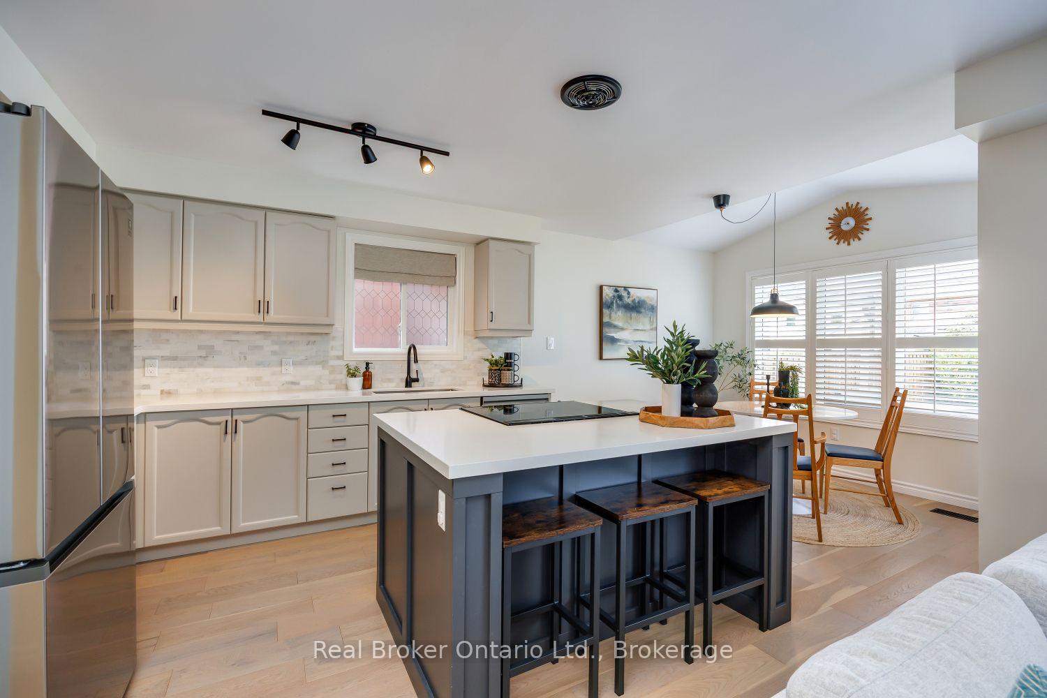 Photo 8 of 20 Wilkins Crescent, Clarington, Courtice — HOMEH