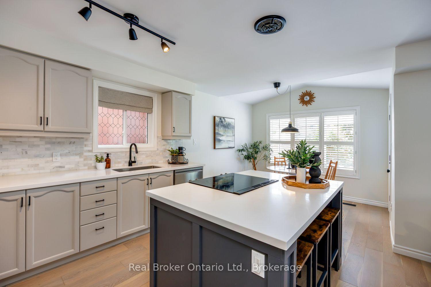 Photo 9 of 20 Wilkins Crescent, Clarington, Courtice — HOMEH