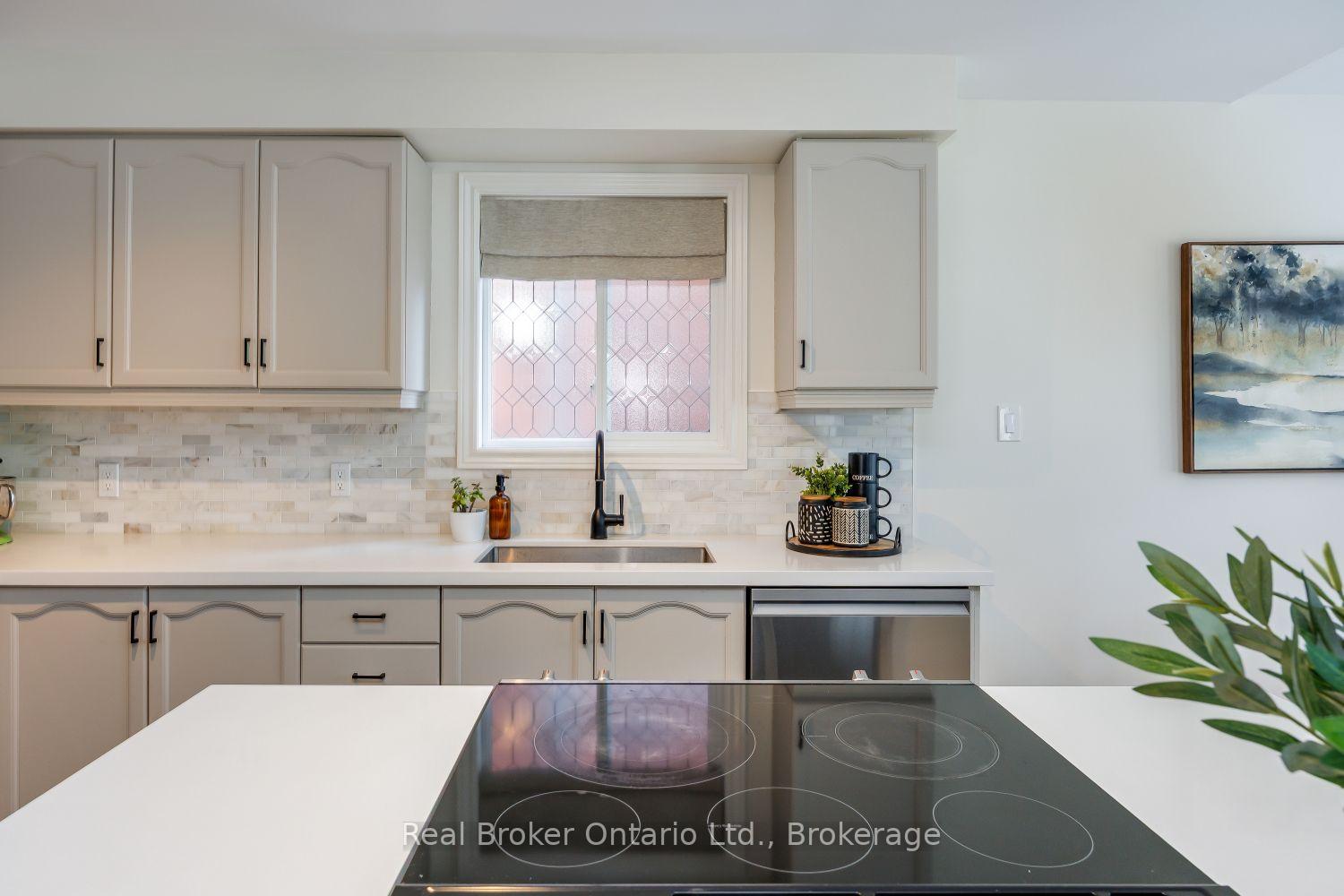 Photo 10 of 20 Wilkins Crescent, Clarington, Courtice — HOMEH