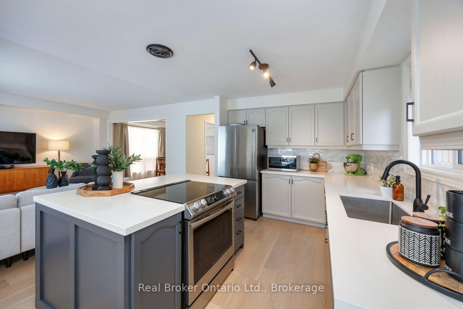 Photo 13 of 20 Wilkins Crescent, Clarington, Courtice — HOMEH